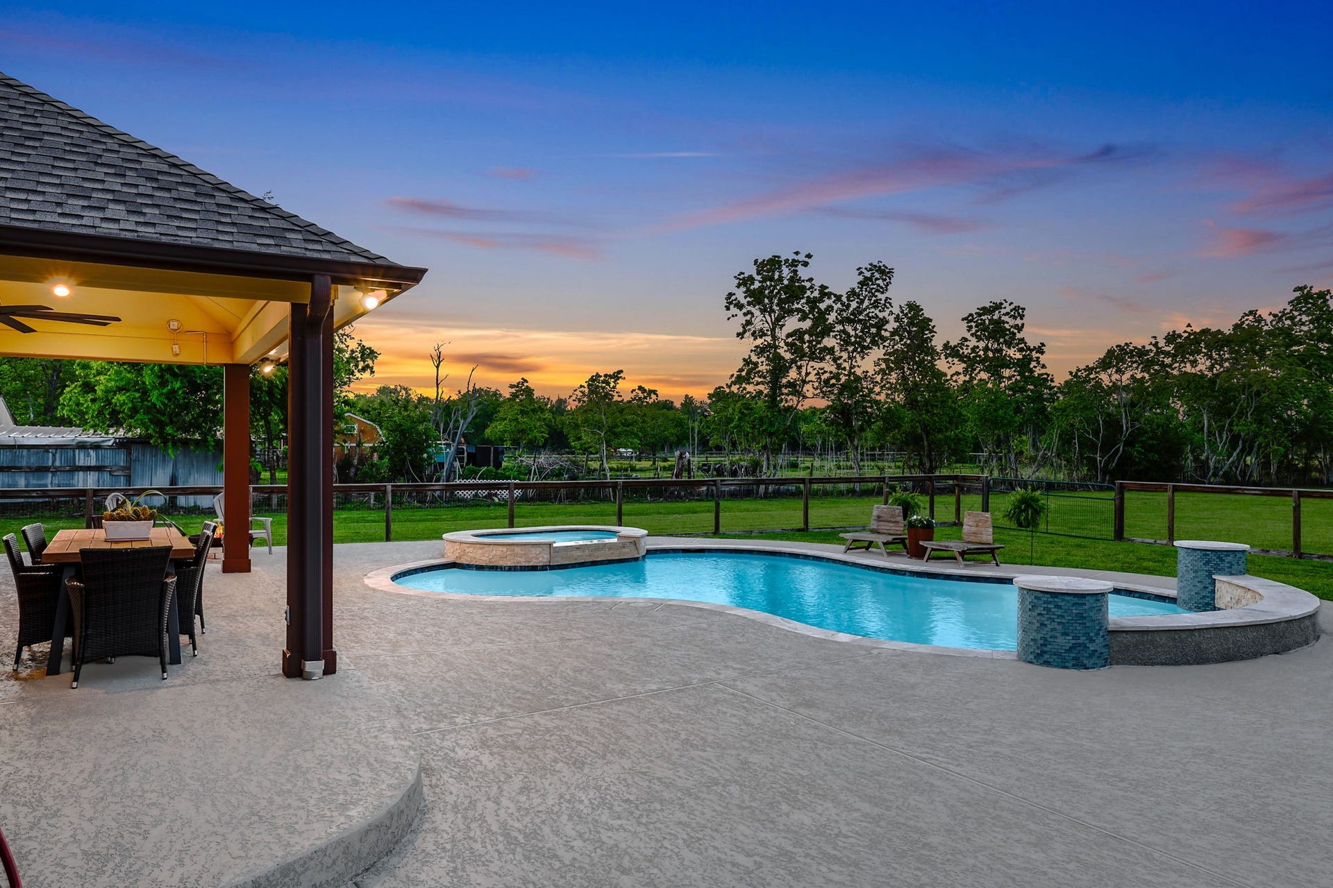 12751 County Road 283, Alvin, TX 77511 Another pool view
