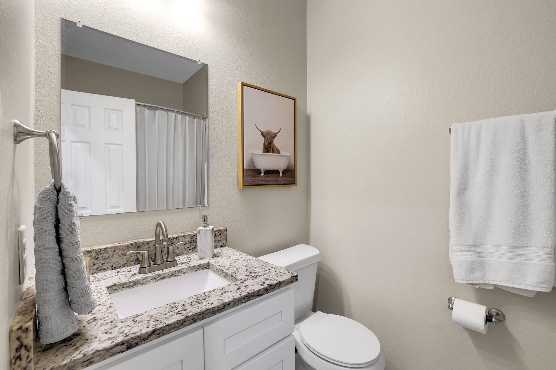 12751 County Road 283, Alvin, TX 77511 Secondary bathroom