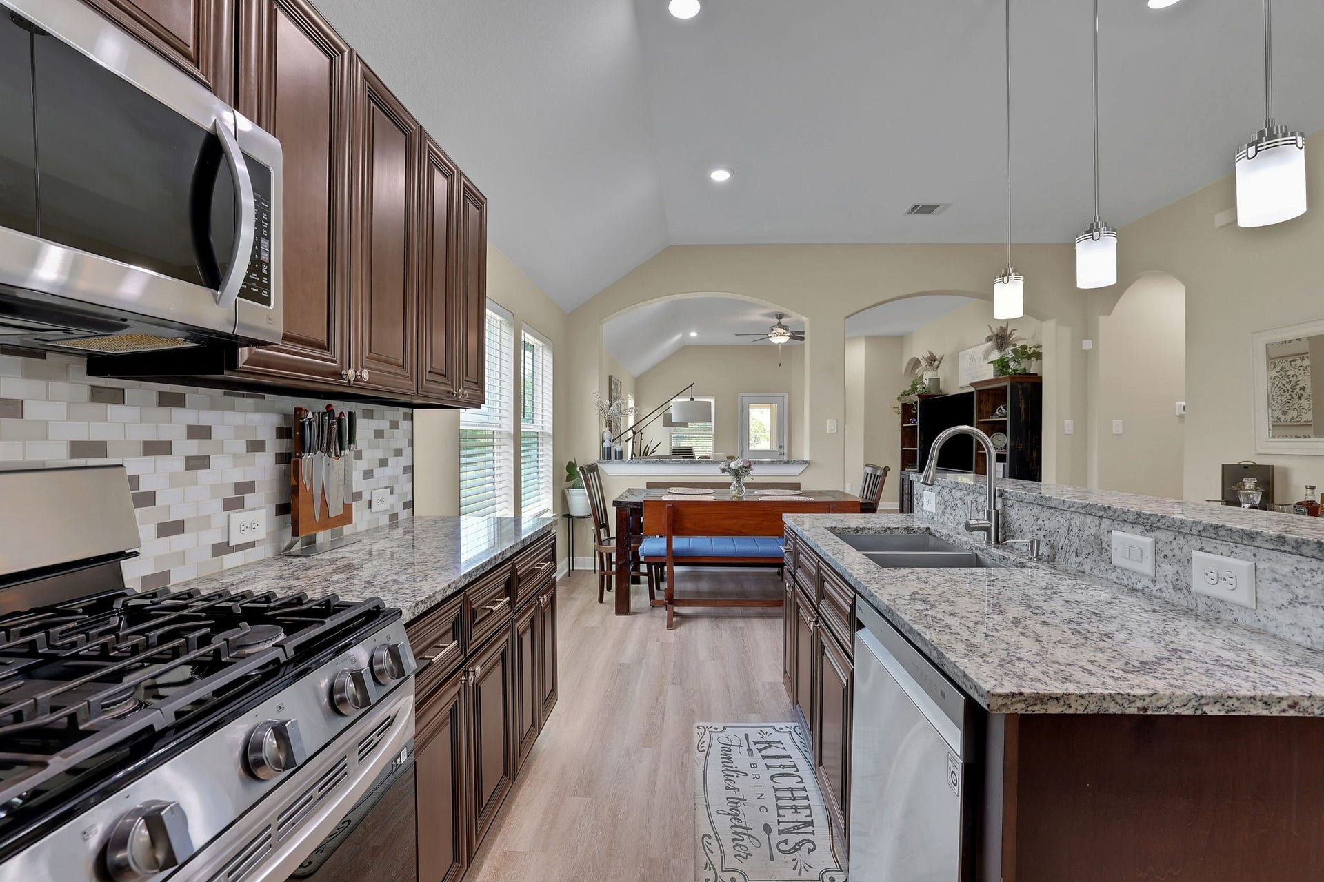 12751 County Road 283, Alvin, TX 77511 Kitchen view