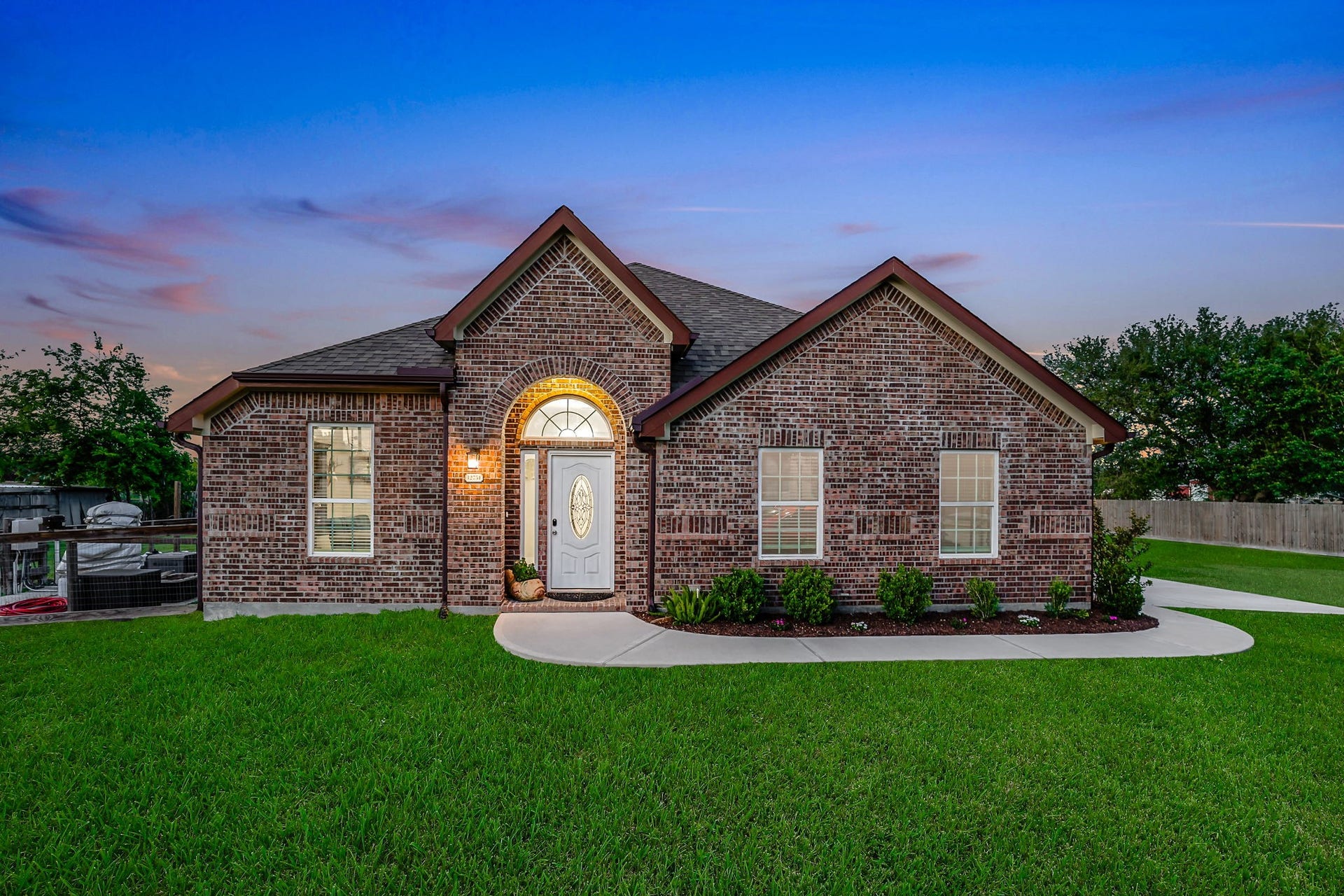 12751 County Road 283, Alvin, TX 77511 Discover the charm of your new home with its stunning brick details and inviting entryway.