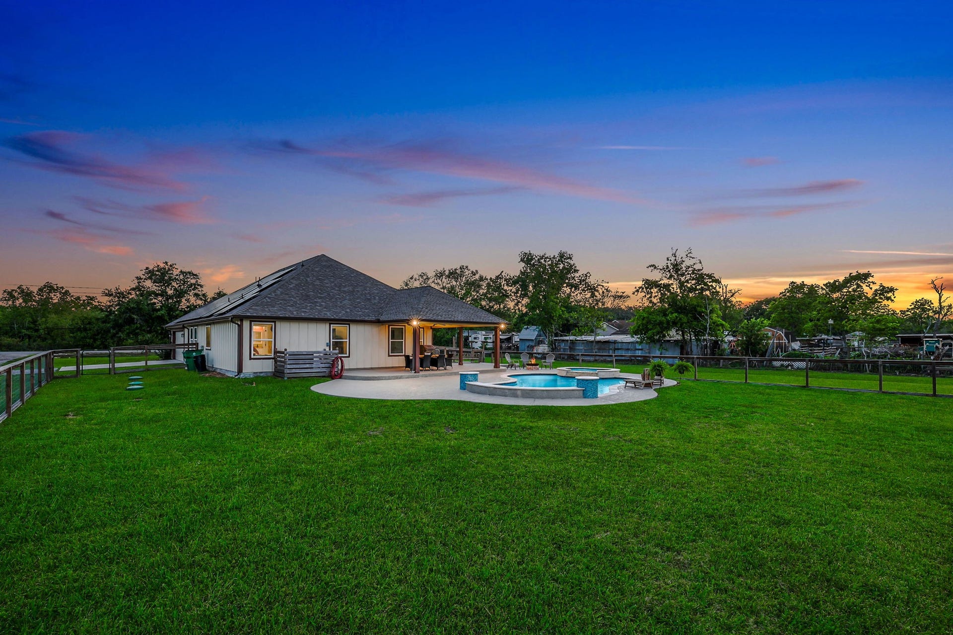 12751 County Road 283, Alvin, TX 77511 Another view of the fence area at the back of the home