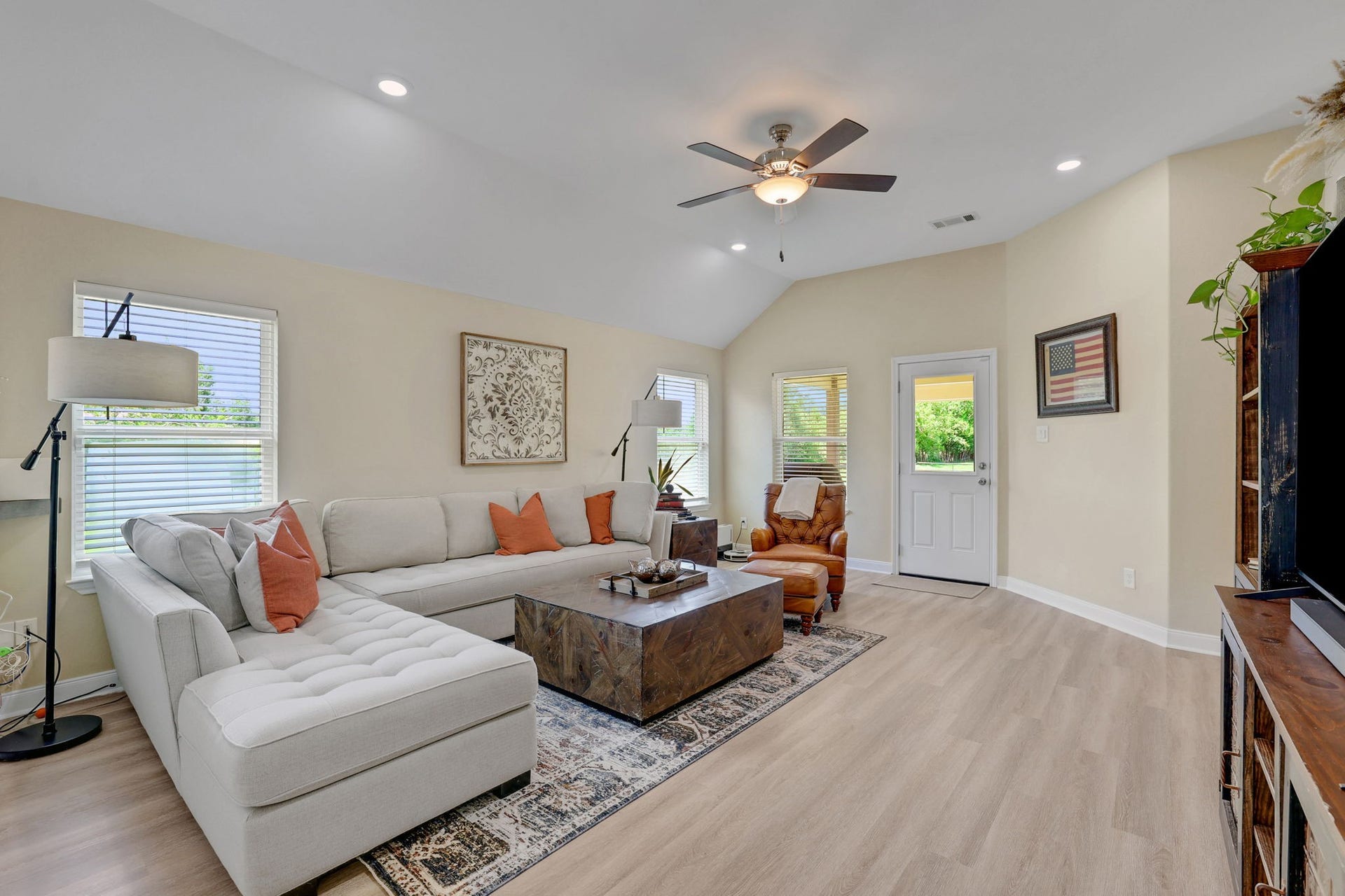 12751 County Road 283, Alvin, TX 77511 Family room