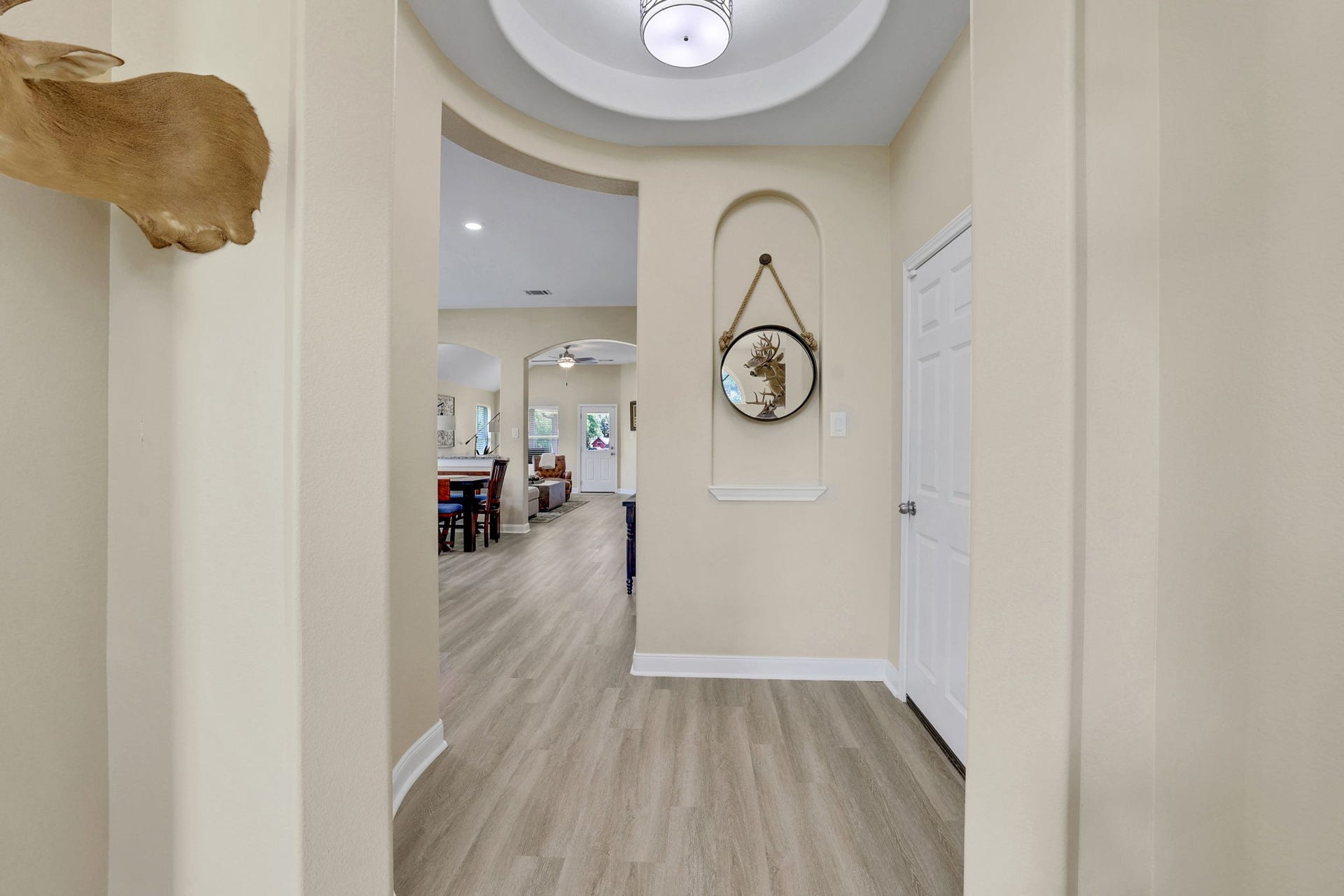 12751 County Road 283, Alvin, TX 77511 The charming rotunda separates the entry from the main living areas