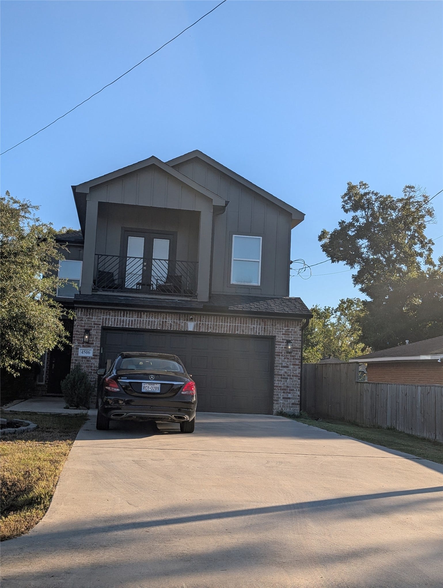 4521 Maggie Street, Houston, TX 77051 to the left of lot