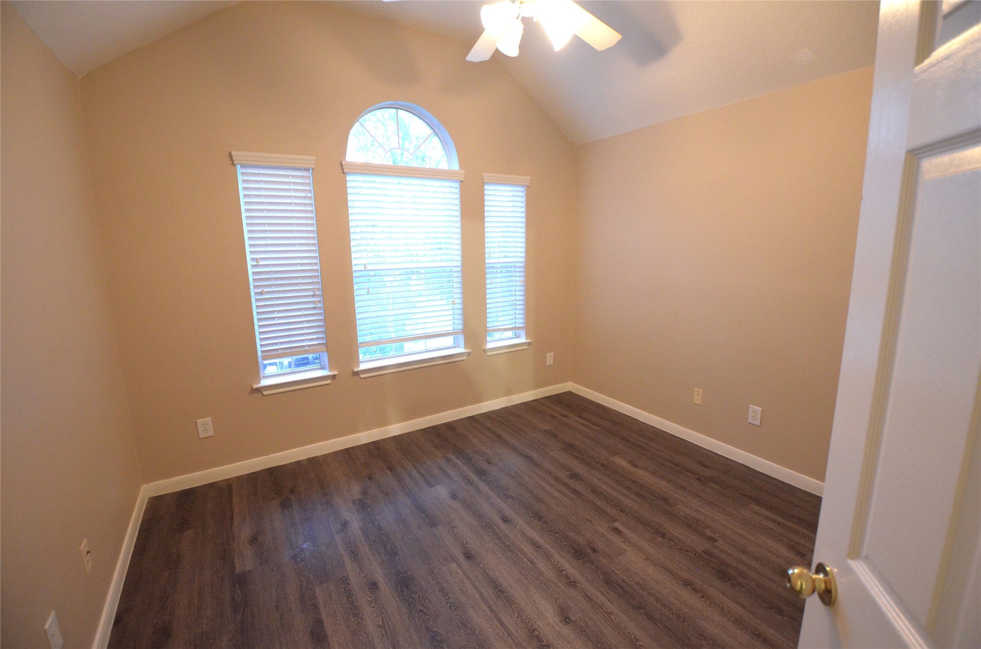 31 New Dawn Place, The Woodlands, TX 77385 31 New Dawn Place, The Woodlands, TX 77385
