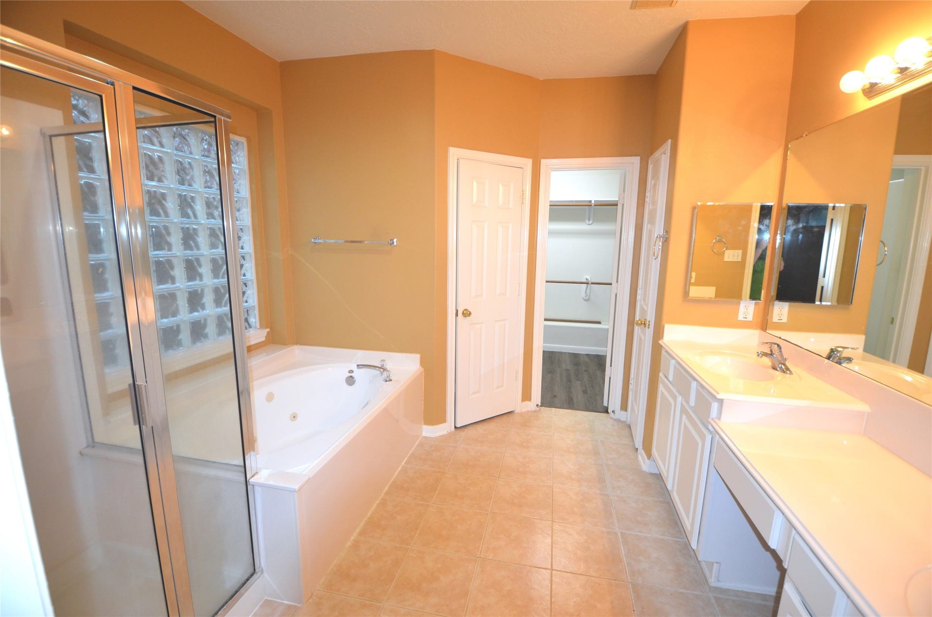 31 New Dawn Place, The Woodlands, TX 77385 31 New Dawn Place, The Woodlands, TX 77385