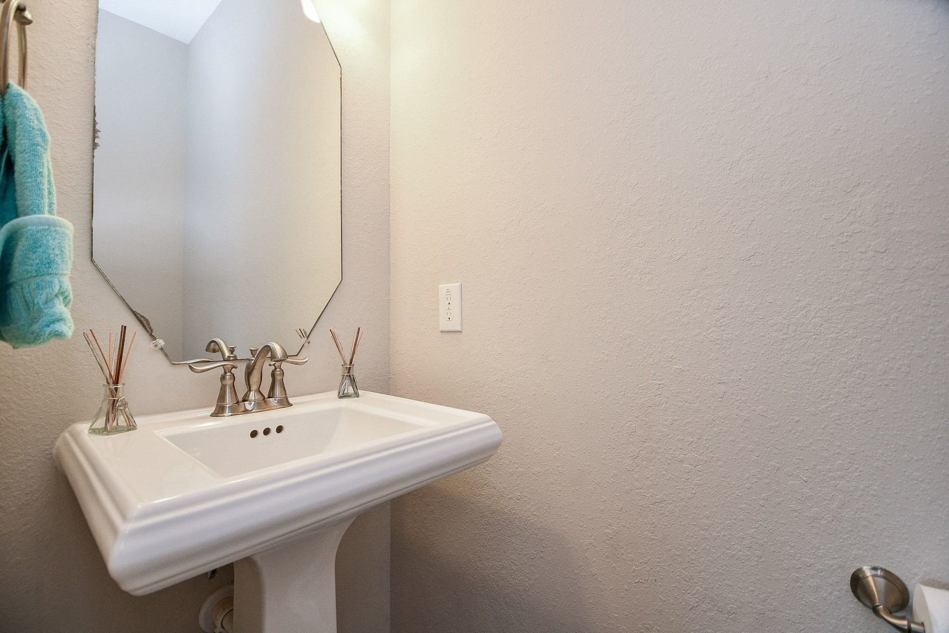 6723 Sotoria Lane, Sugar Land, TX 77479 Game room: upstairs , powder room