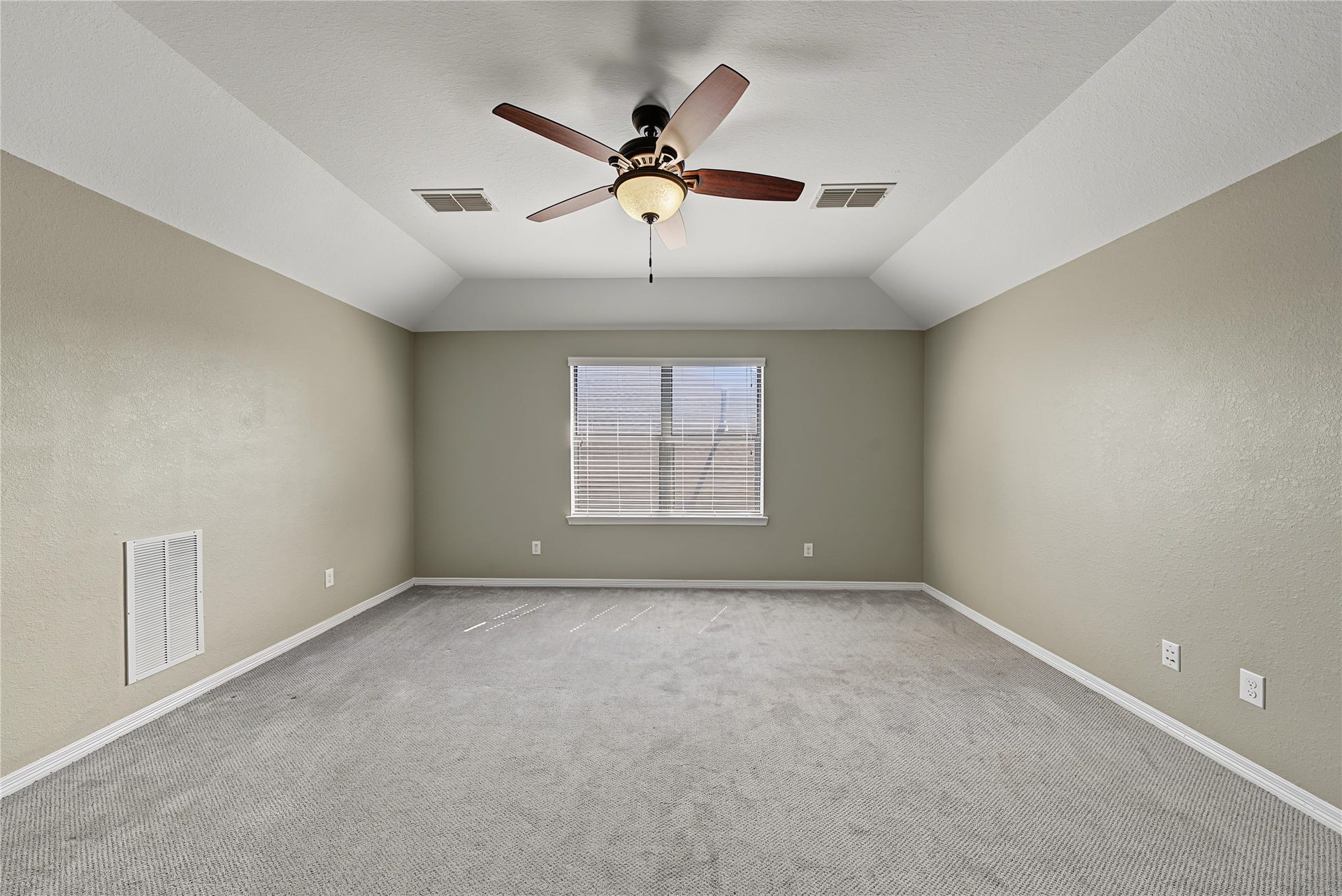 6723 Sotoria Lane, Sugar Land, TX 77479 Game room: upstairs