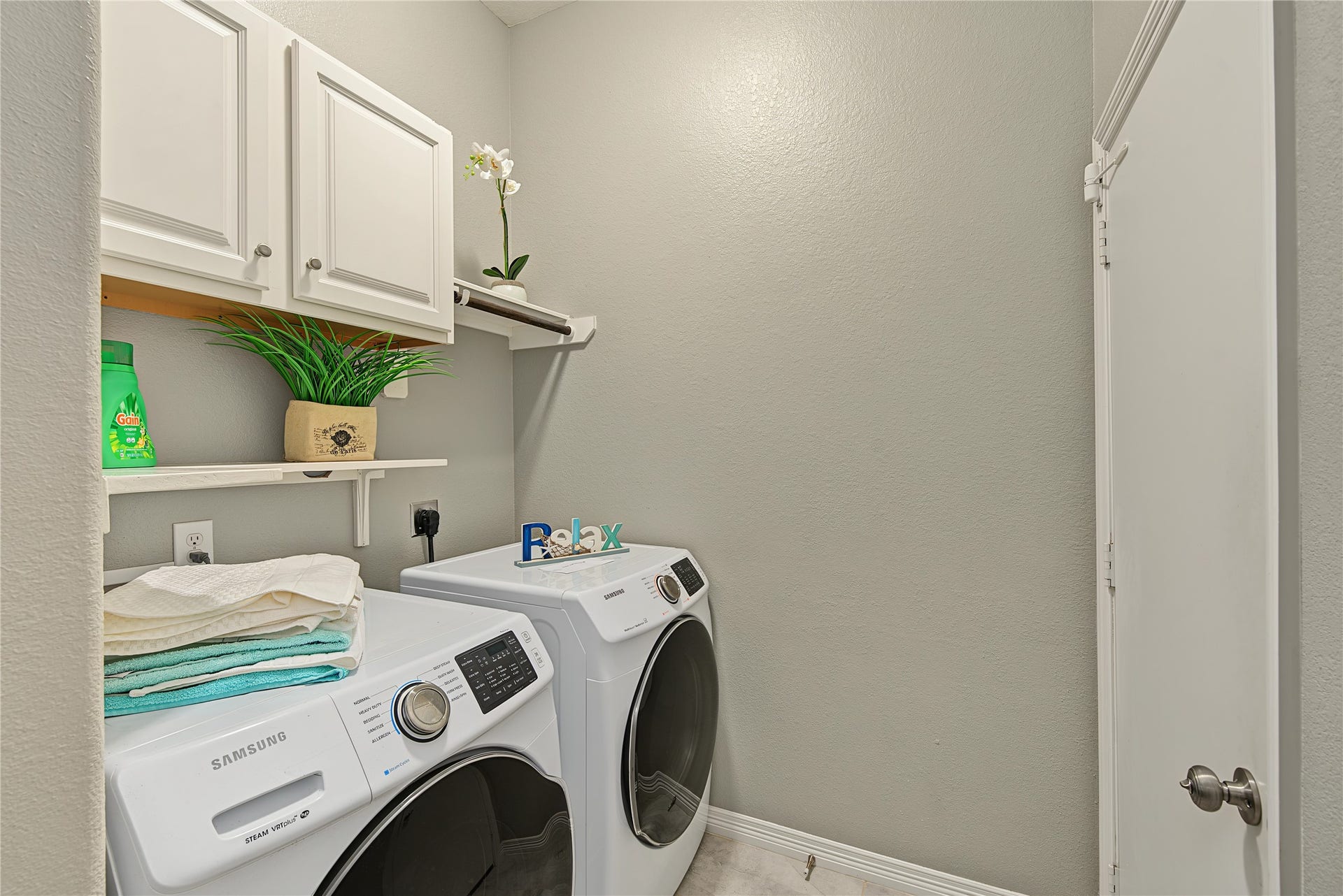 6723 Sotoria Lane, Sugar Land, TX 77479 Washer and dryer are included, good location