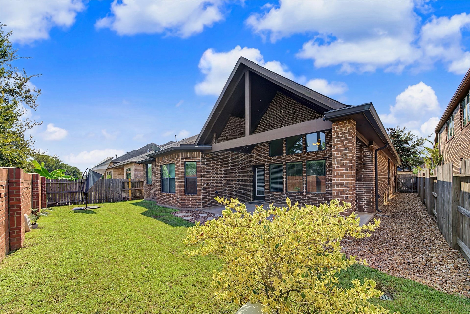 6723 Sotoria Lane, Sugar Land, TX 77479 HUGE COVERED PATIO
