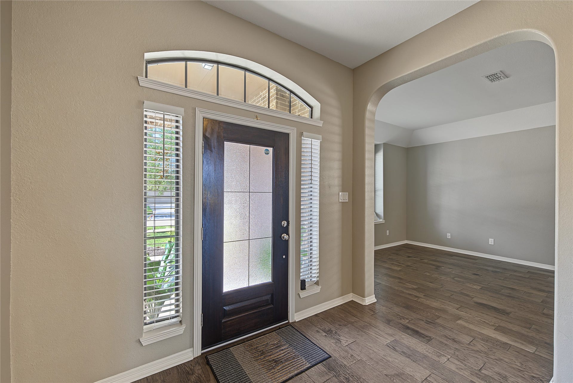 6723 Sotoria Lane, Sugar Land, TX 77479 Big entry! Welcome!