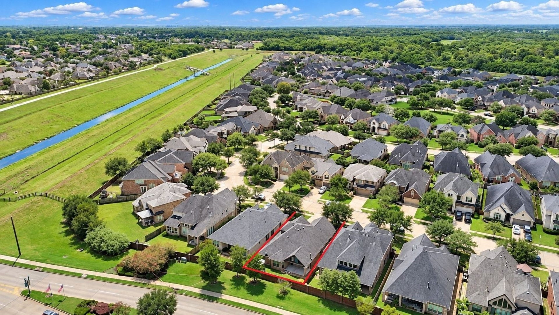 6723 Sotoria Lane, Sugar Land, TX 77479 Charming suburban neighborhood with tree-lined streets and spacious homes, offering a peaceful living environment with easy access to main roads.