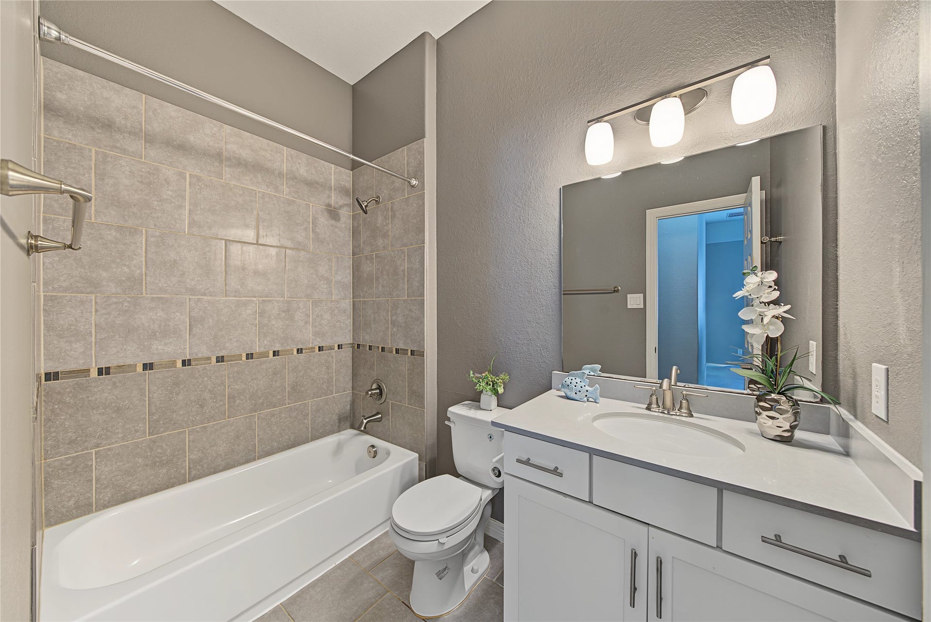 6723 Sotoria Lane, Sugar Land, TX 77479 Guest suite bathroom with big shower, 2nd bedroom