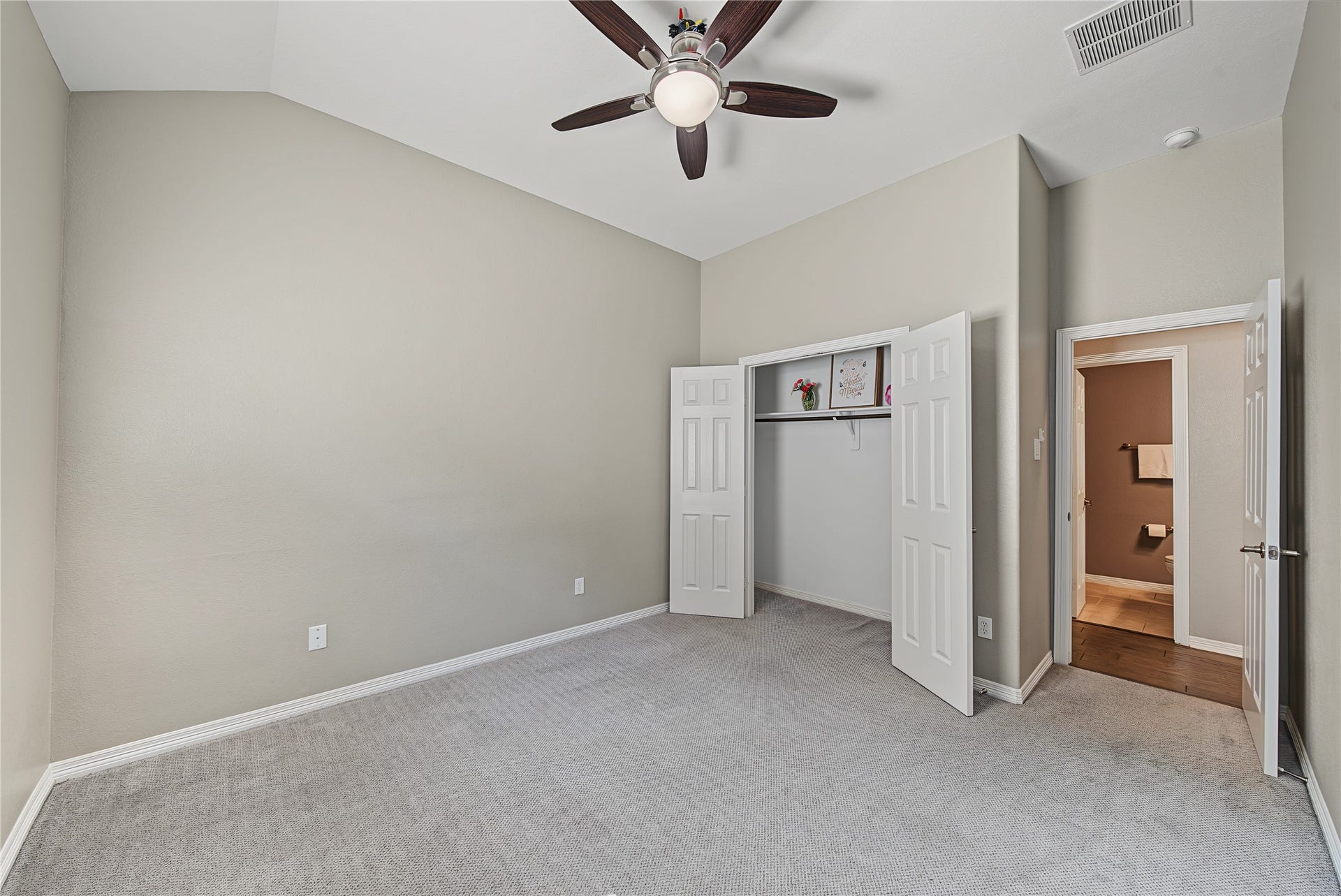 6723 Sotoria Lane, Sugar Land, TX 77479 Guest bedroom: 4rd bedroom