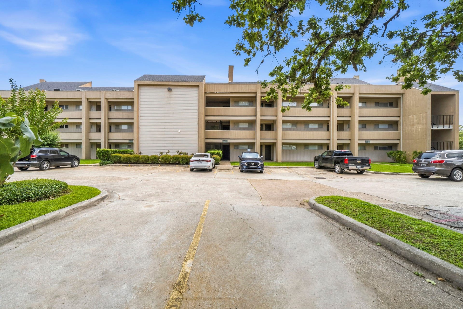 Welcome to Waterfront Living Attractive condominium complex offering parking, manicured grounds, and easy access to Lake Conroe.