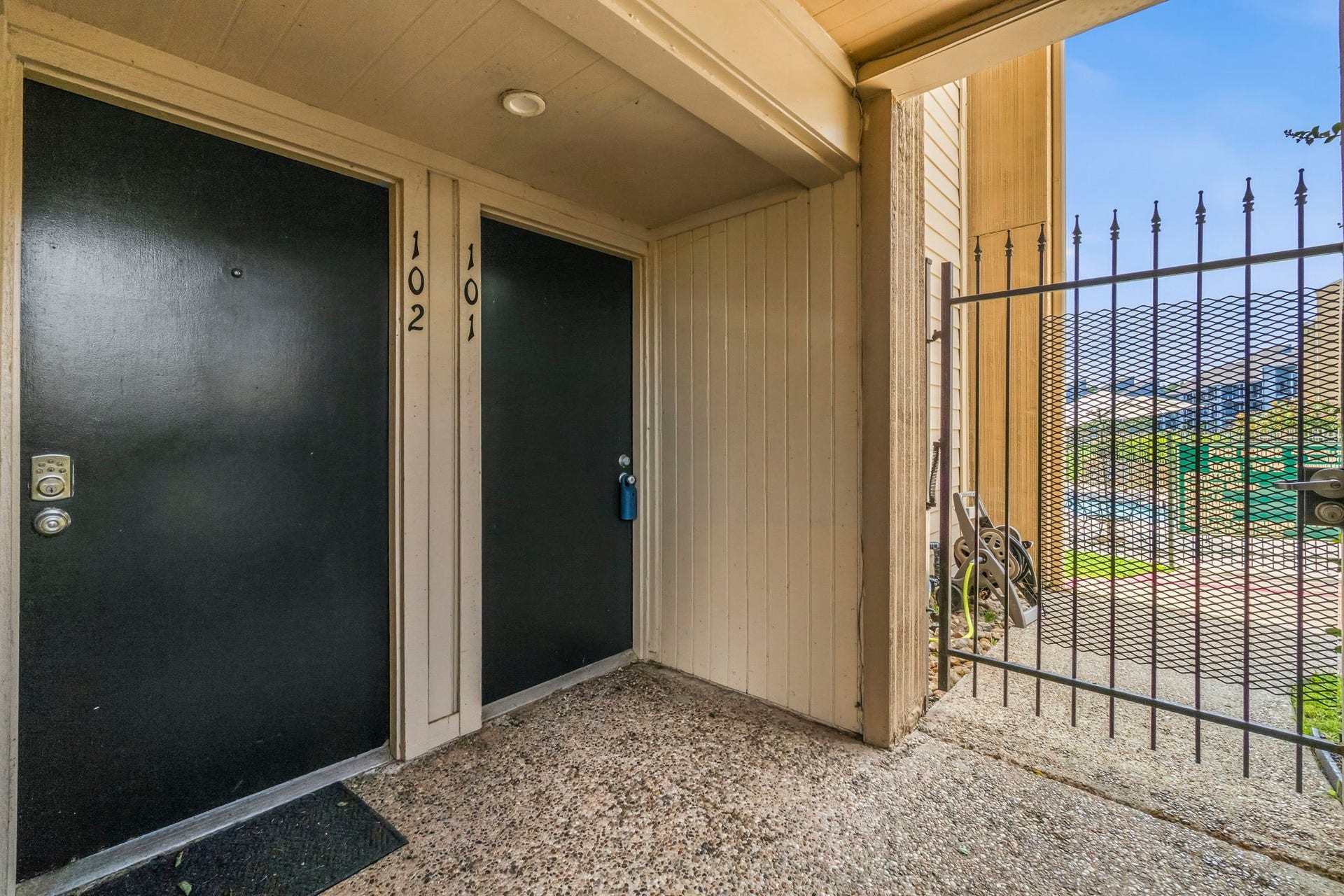Private Entryway Enjoy the convenience of a secure entrance just steps from the waterfront and community amenities.