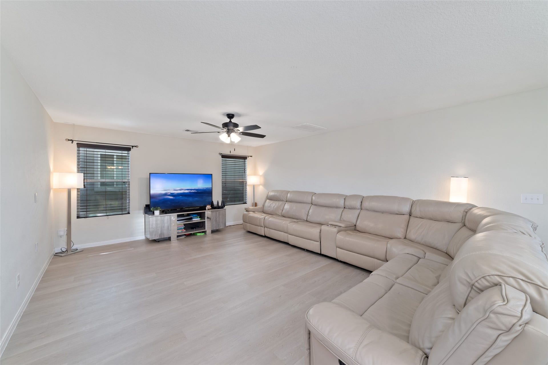 6803 Cortenridge Lane, Houston, TX 77048 6803 Cortenridge Lane, Houston, TX 77048