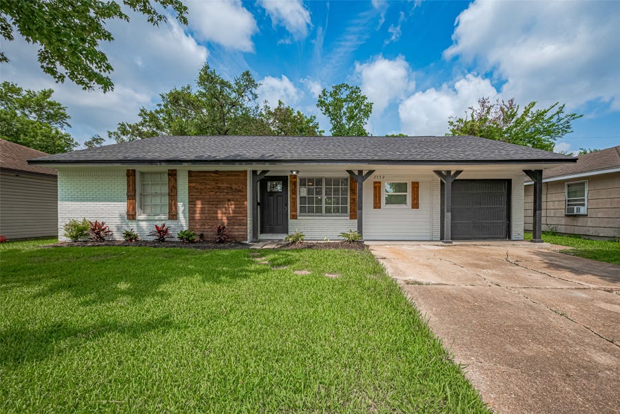 Property photo for 2112 Walnut Lane, Pasadena, TX