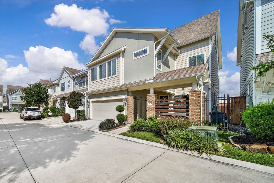 Property photo for 8710 Strongoak Lane, Houston, TX