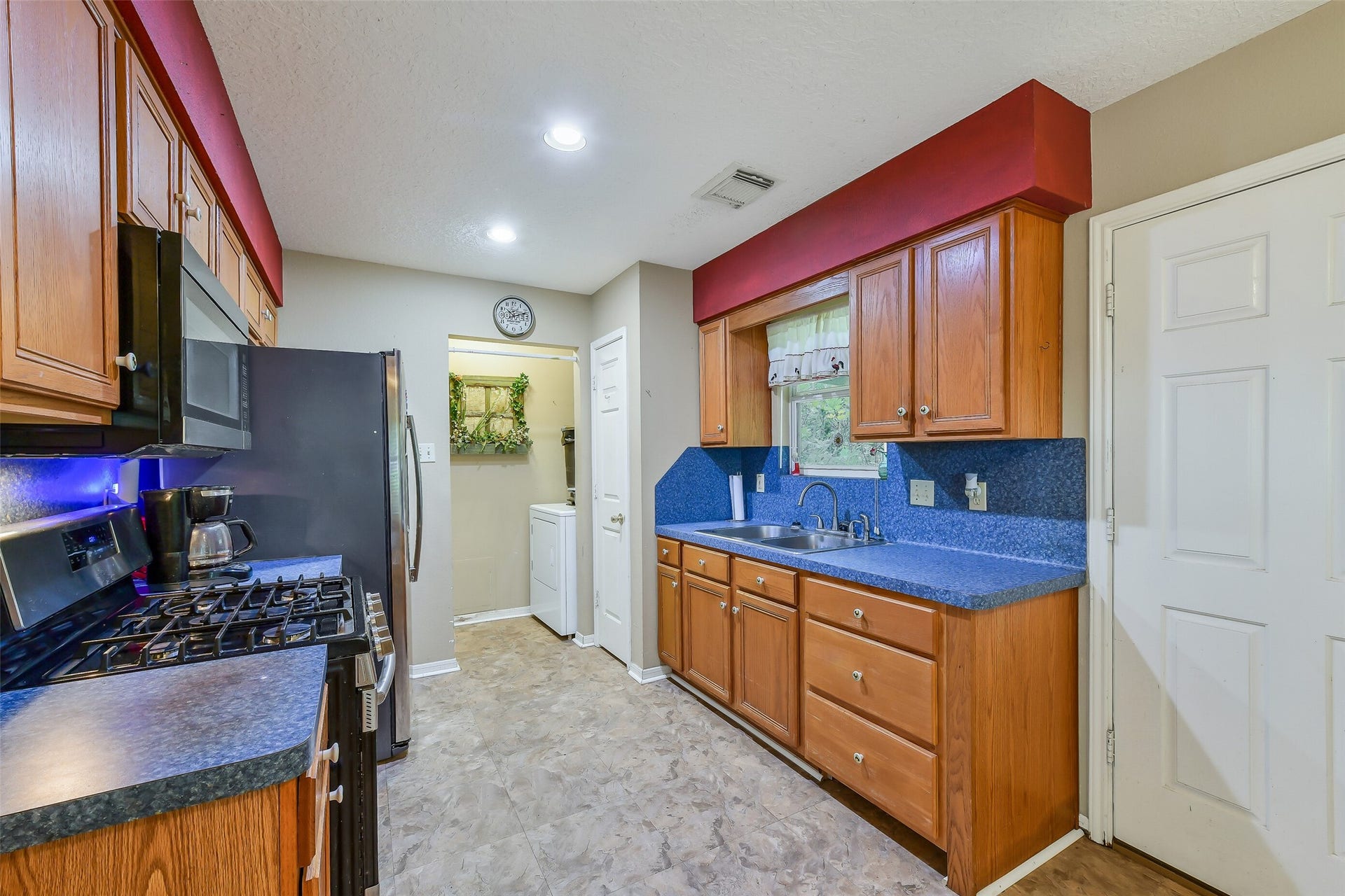 16523 County Road 191, Alvin, TX 77511 Wide galley style for accessibility.