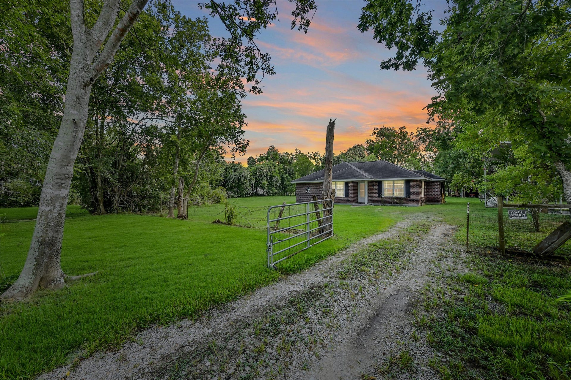 16523 County Road 191, Alvin, TX 77511 Half of the property is fenced. There are two septic tanks on the plot.