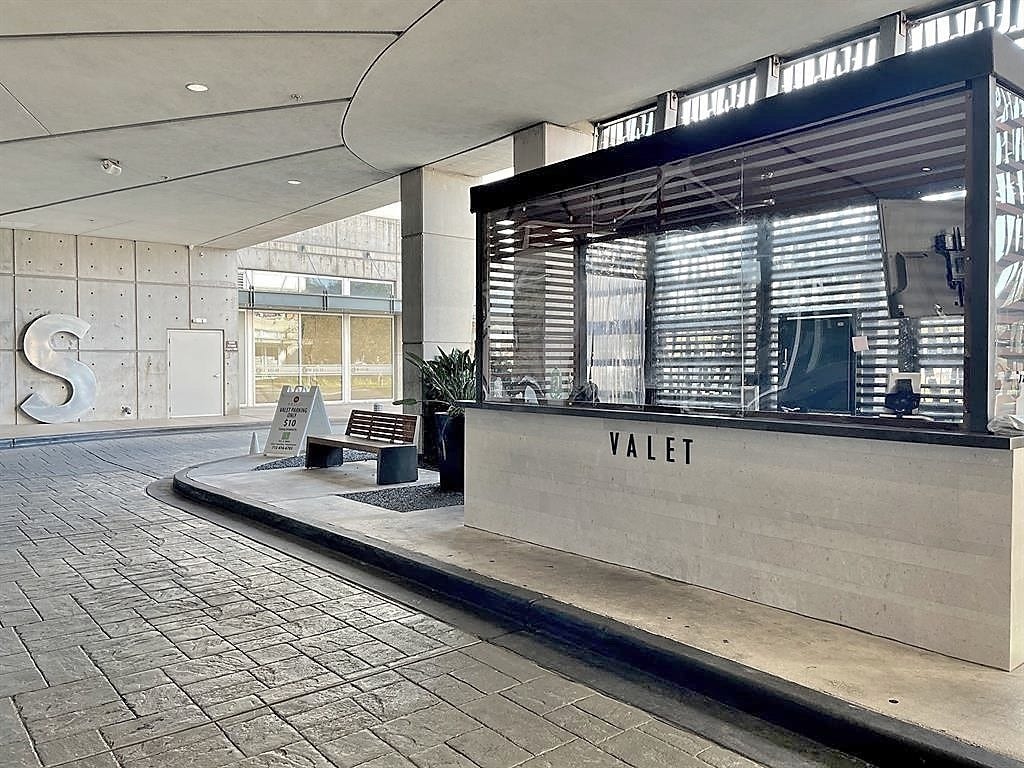 5925 ALMEDA RD, #12113, Houston, TX 77004 Valet Area Down Stairs