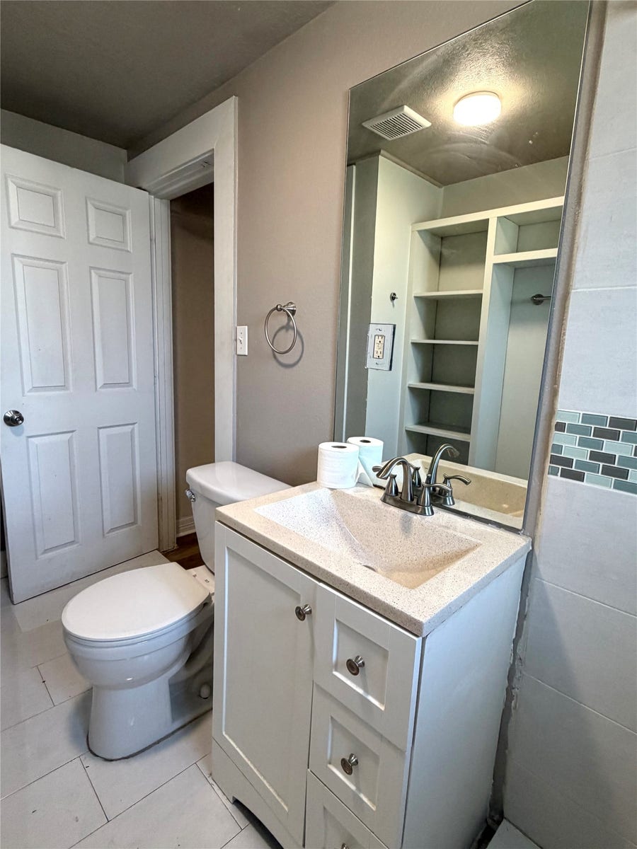 Property photo for 1126 1/2 ryon Street, #C, Houston, TX