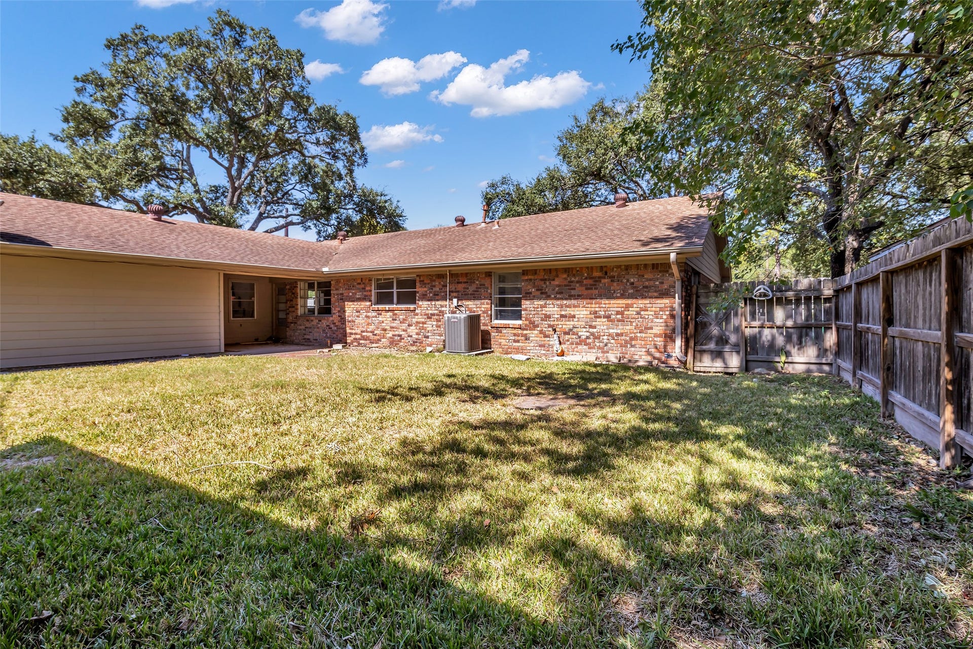 4633 Hummingbird Street, Houston, TX 77035 4633 Hummingbird Street, Houston, TX 77035