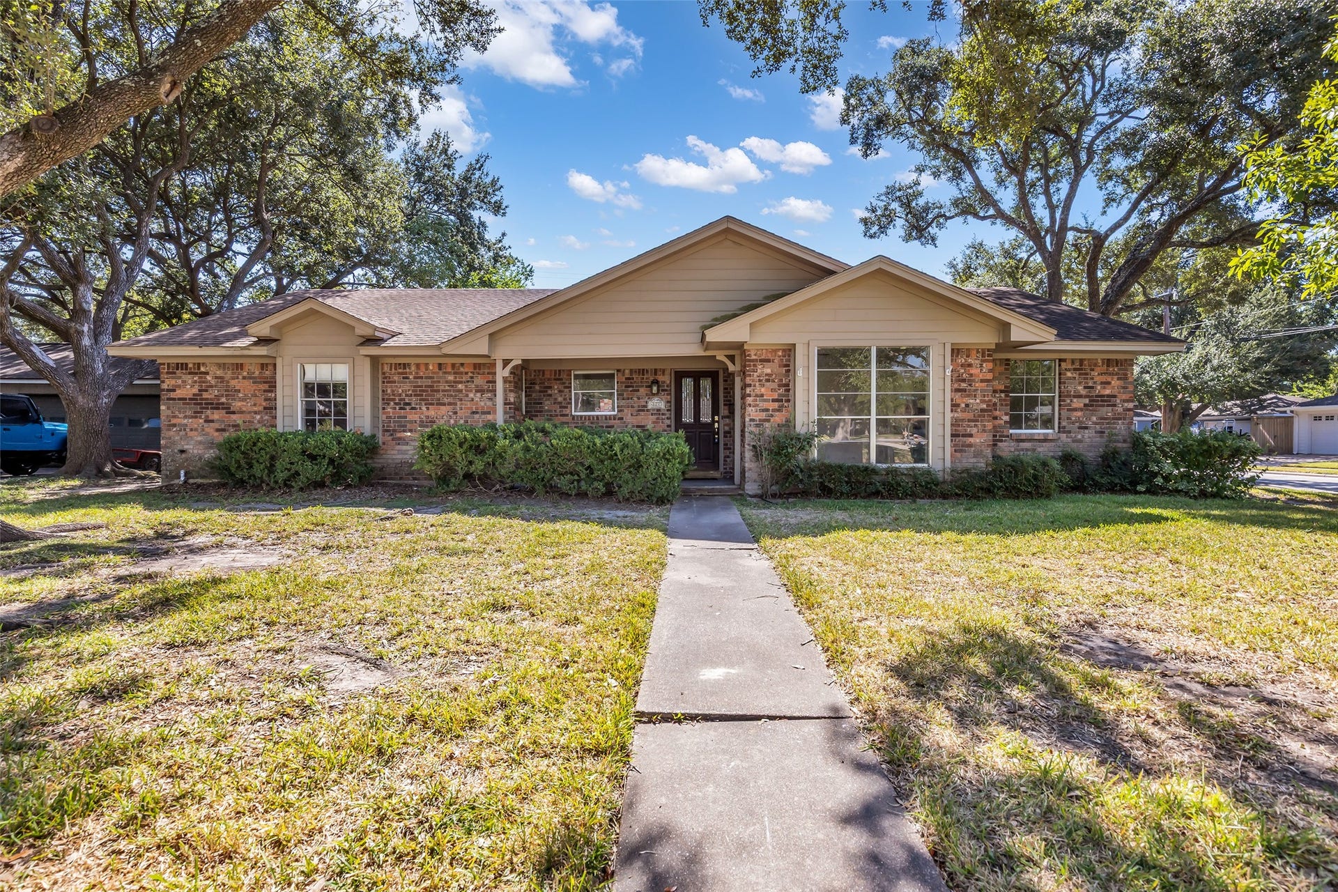 4633 Hummingbird Street, Houston, TX 77035 4633 Hummingbird Street, Houston, TX 77035