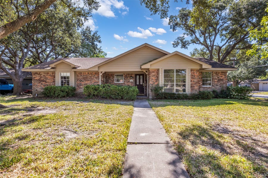 Property photo for 4633 Hummingbird Street, Houston, TX