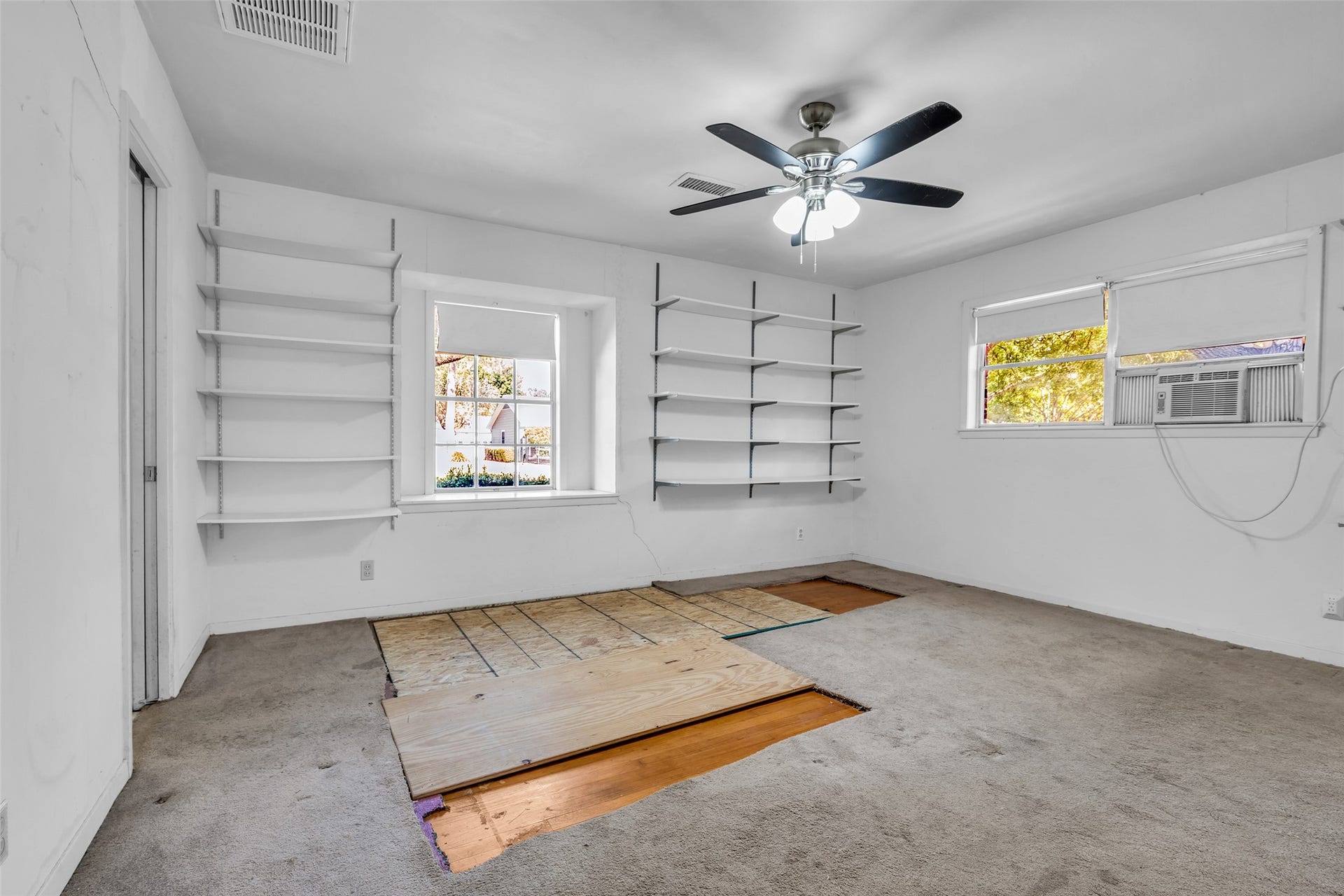 4633 Hummingbird Street, Houston, TX 77035 4633 Hummingbird Street, Houston, TX 77035