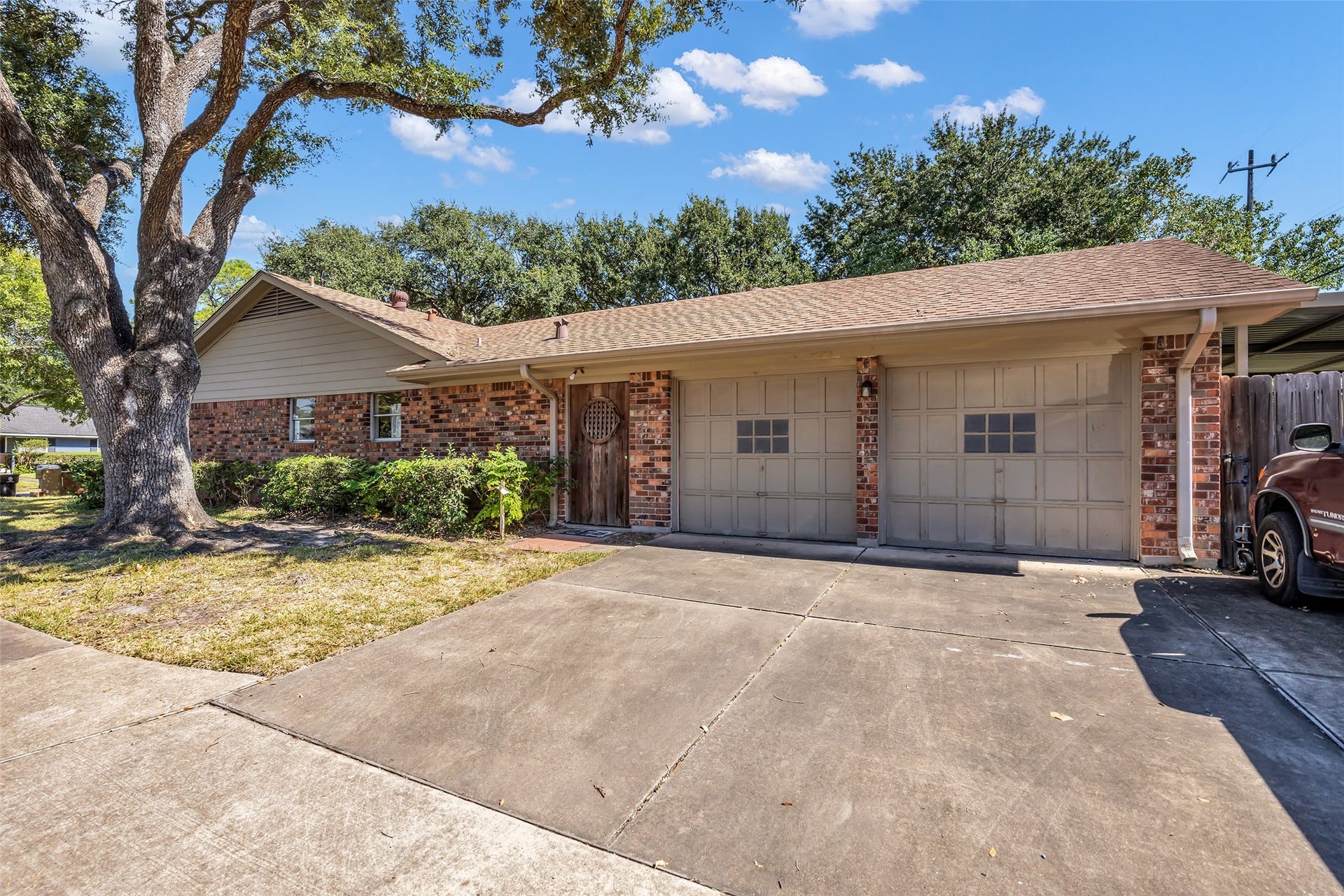4633 Hummingbird Street, Houston, TX 77035 4633 Hummingbird Street, Houston, TX 77035