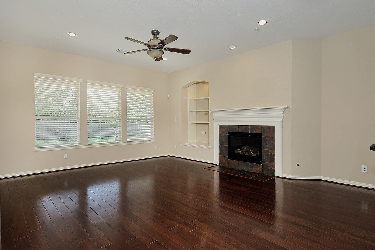 35 GRANITE PATH, The Woodlands, TX 77389 35 GRANITE PATH, The Woodlands, TX 77389