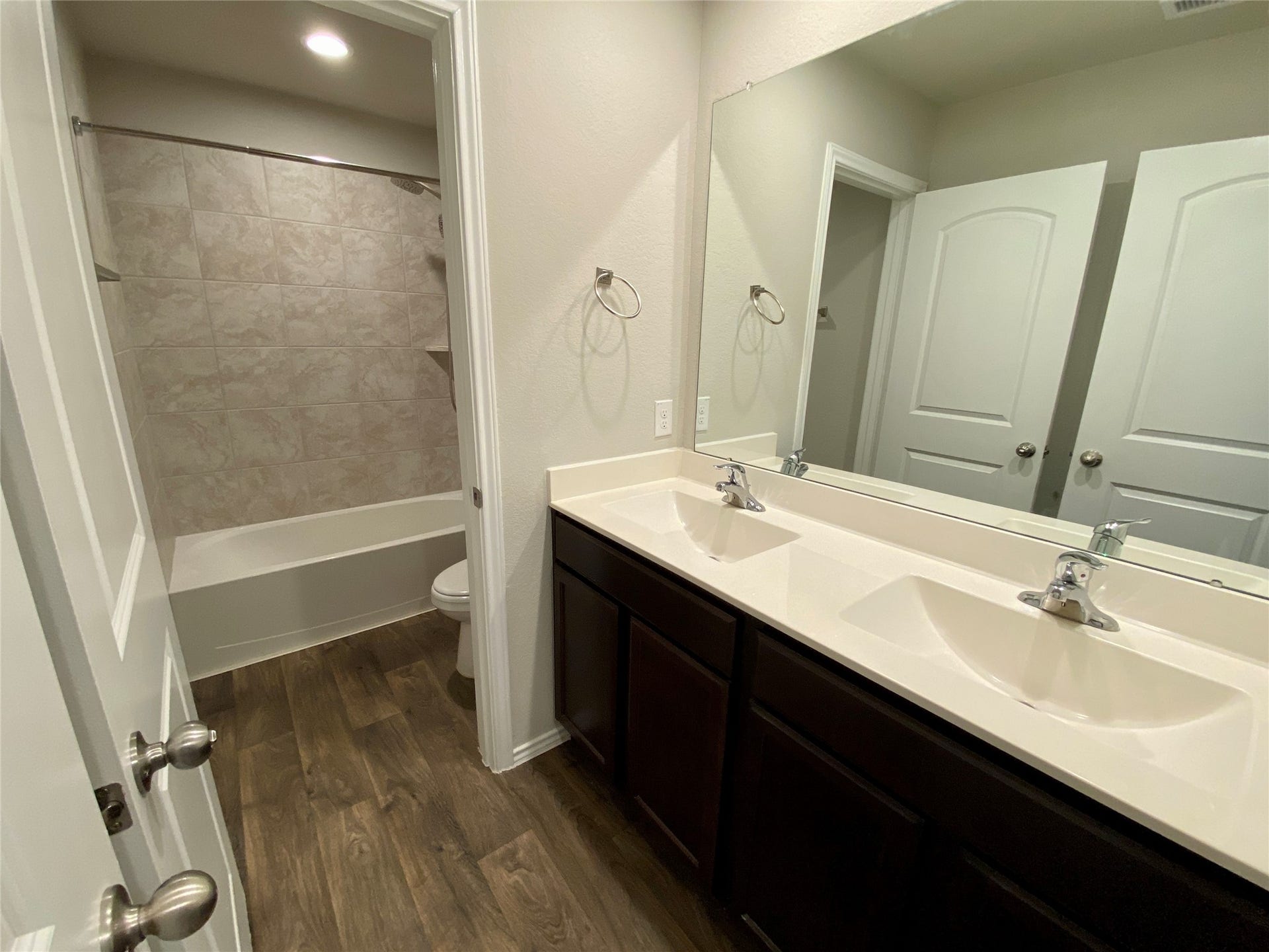 13832 Rock Island Trail, Conroe, TX 77384 Upstairs Bath