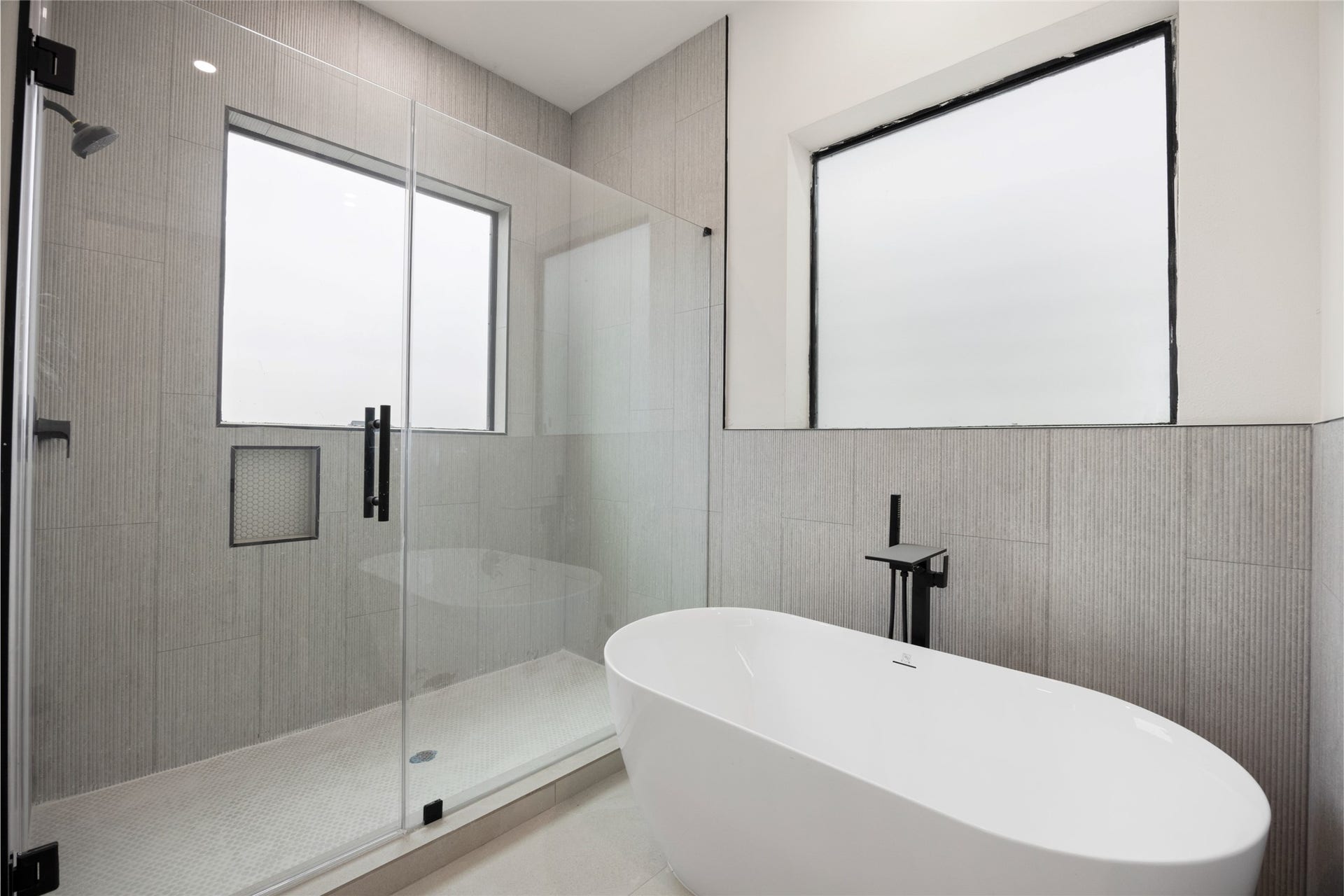 6328 Sidney Street, Houston, TX 77021 Primary bath