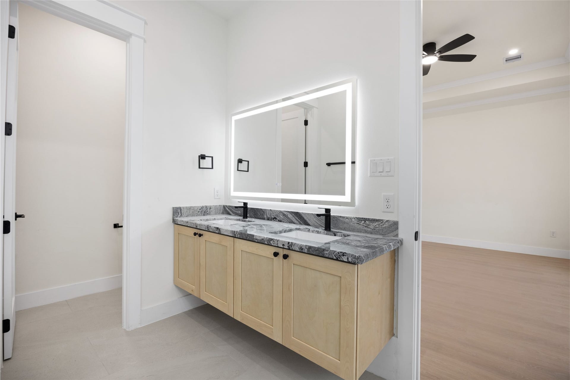 6328 Sidney Street, Houston, TX 77021 Primary bath