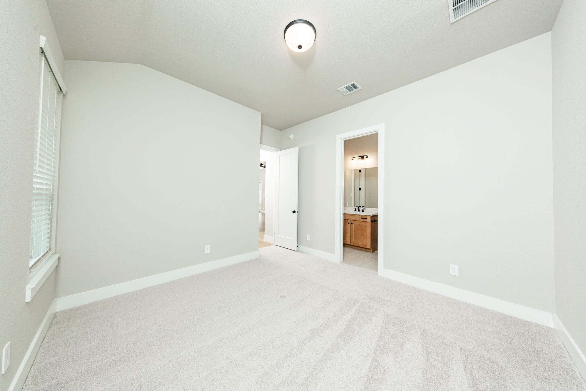 41418 Threadgill Way, Montgomery, TX 77316 Additional view - looking to ensuite bathroom.