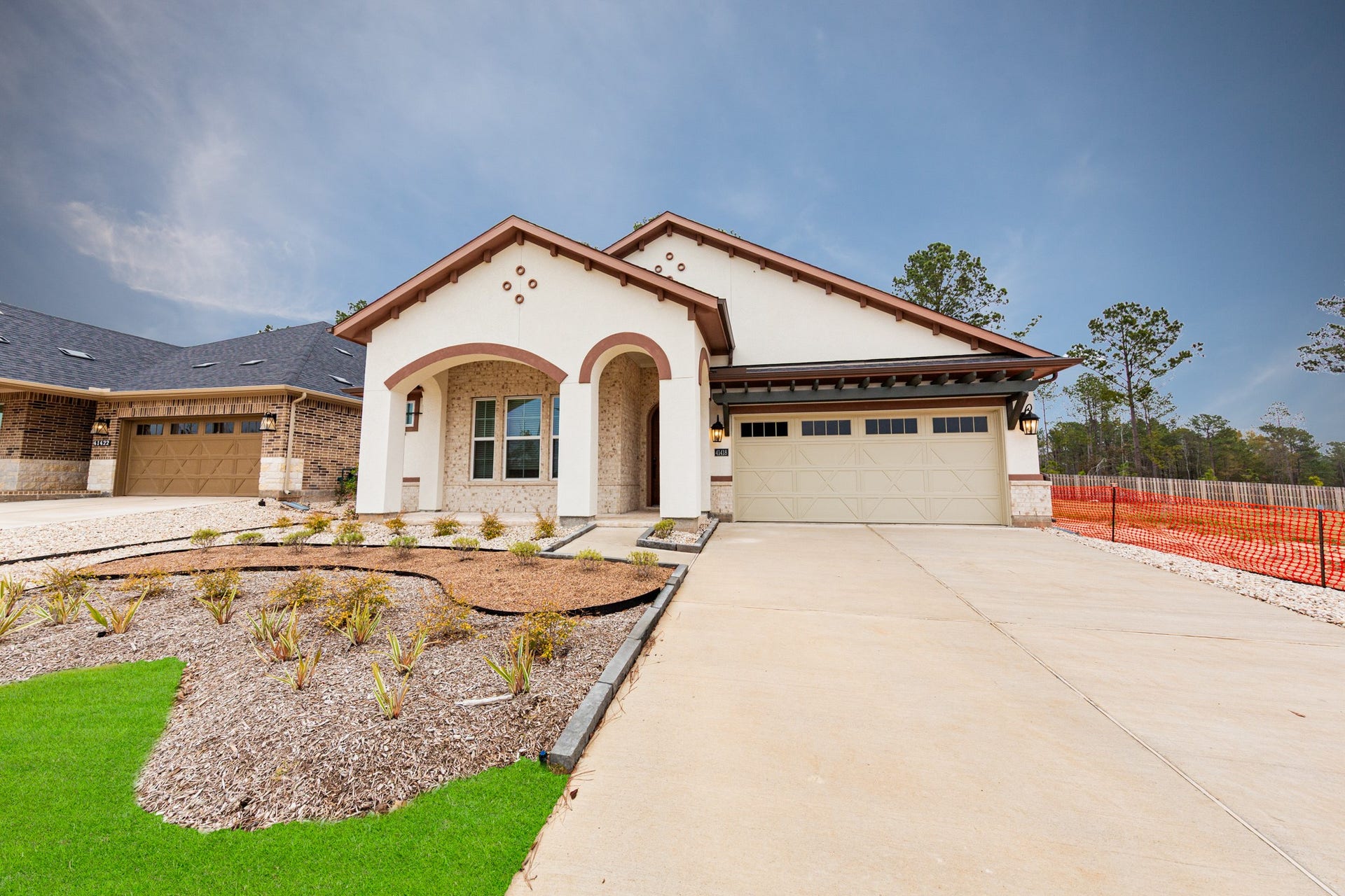 41418 Threadgill Way, Montgomery, TX 77316 Welcome home to 41418 Threadgill Way located in COLTON and zoned to Magnolia ISD! This single-story home features a Spanish-inspired elevation with a smooth stucco exterior, characterized by a prominent arched entryway and decorative quatrefoil accents.