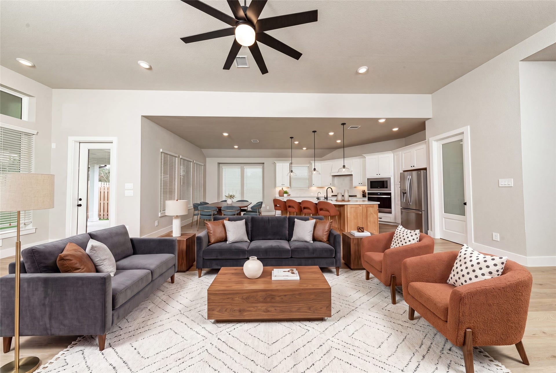 41418 Threadgill Way, Montgomery, TX 77316 Enjoy a seamless flow between the living area and kitchen, perfect for entertaining.