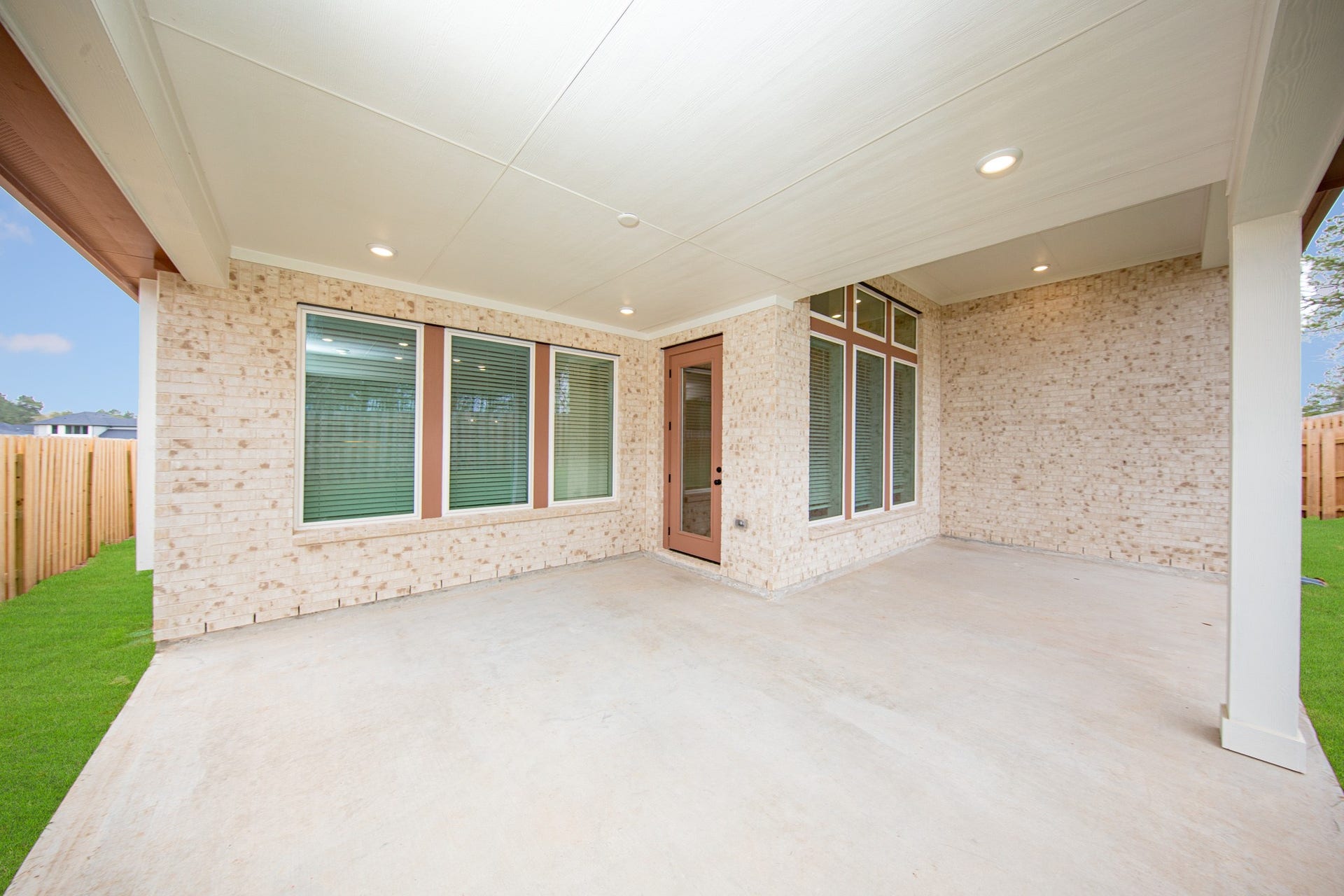 41418 Threadgill Way, Montgomery, TX 77316 Step outside to the covered rear patio, the perfect extension of your indoor living space for year-round enjoyment.