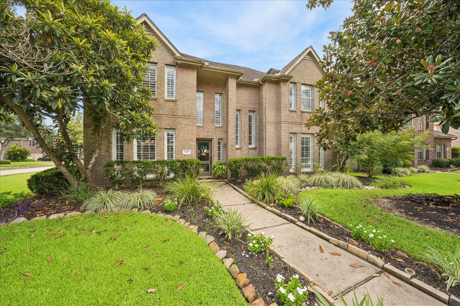Property photo for 1402 N Pine Orchard Drive, Pearland, TX