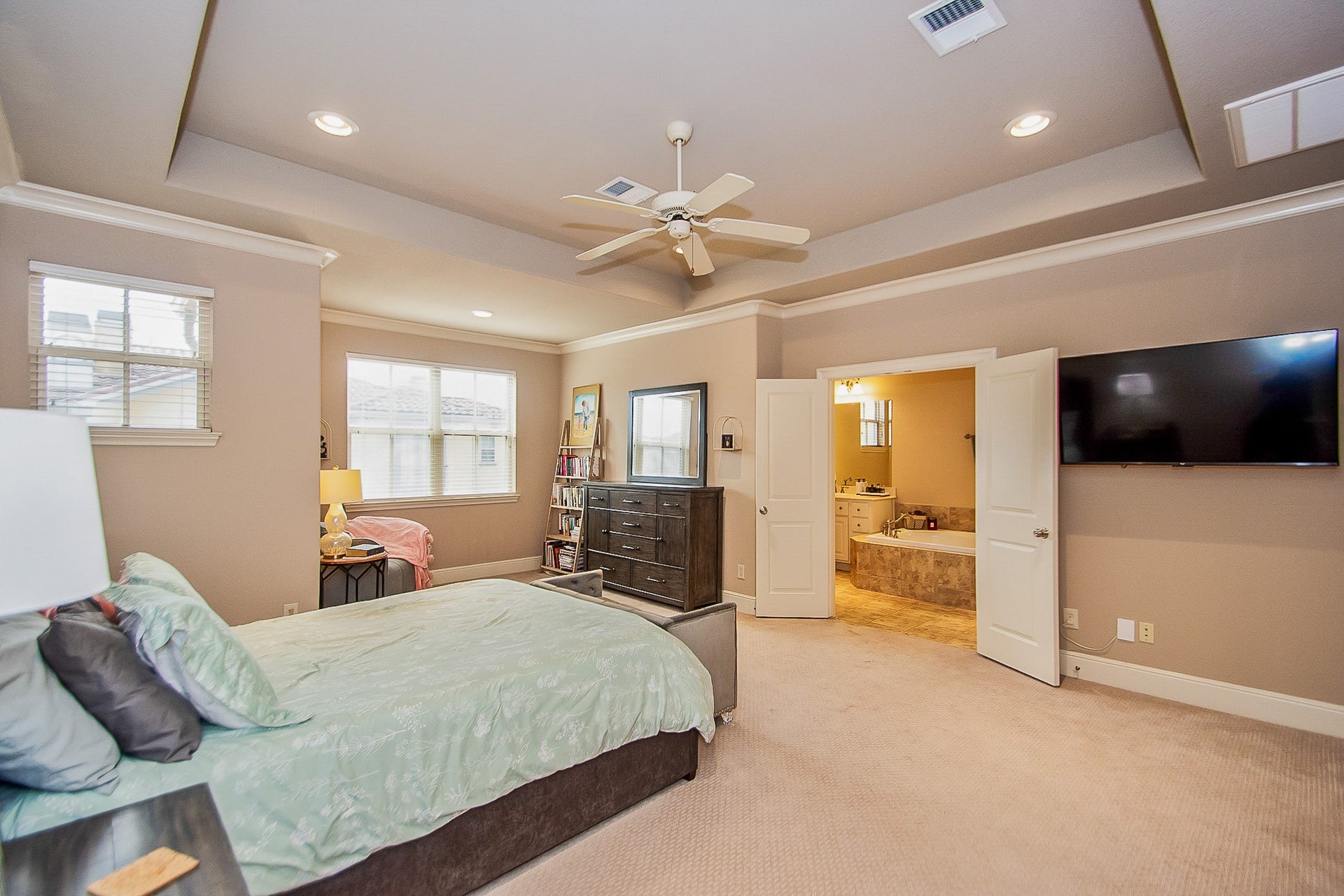 16 Laurelwood Drive, Pasadena, TX 77058 Spacious Master Bedroom with Sitting Area