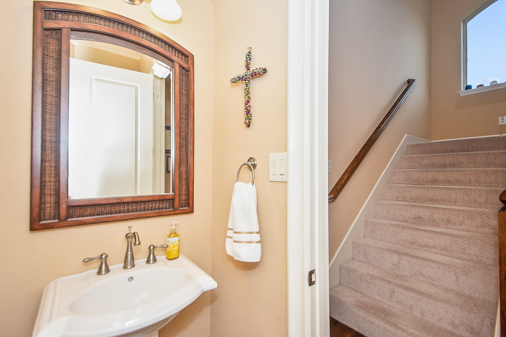 16 Laurelwood Drive, Pasadena, TX 77058 Half Bath on Main Floor