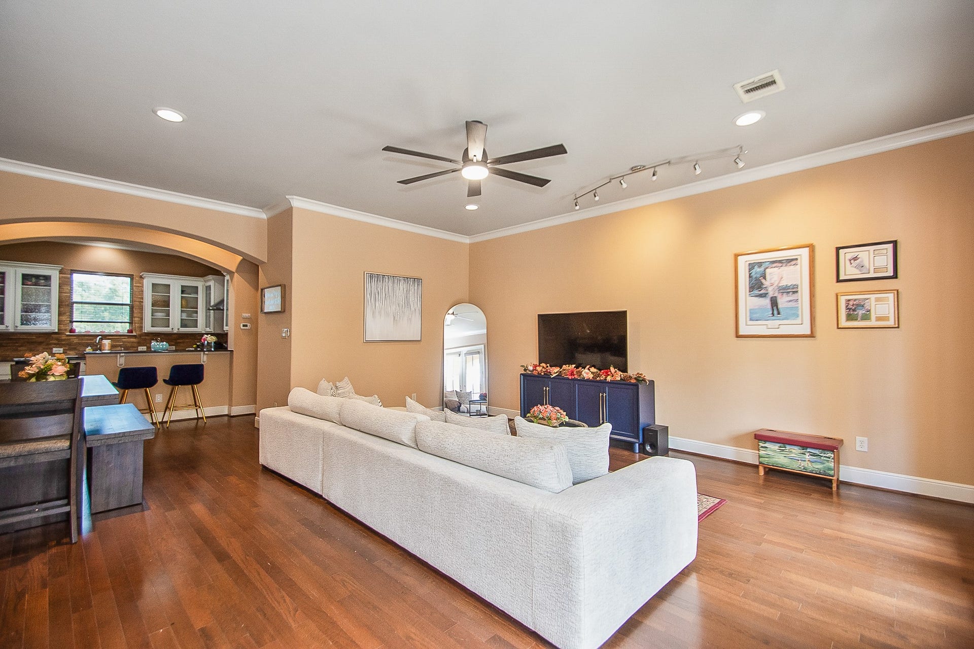 16 Laurelwood Drive, Pasadena, TX 77058 16 Laurelwood Drive, Pasadena, TX 77058