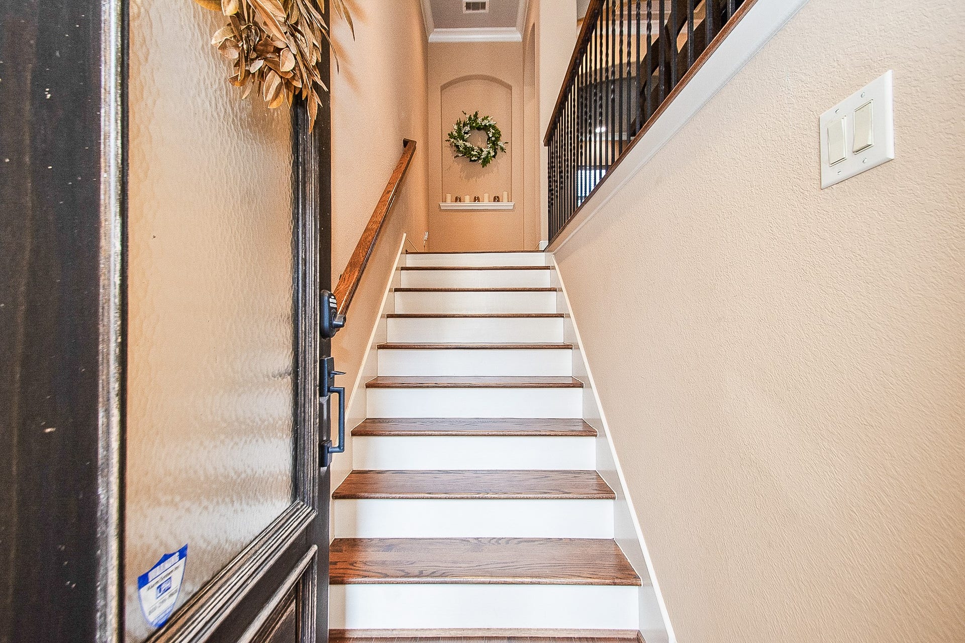 16 Laurelwood Drive, Pasadena, TX 77058 Entryway on 1st floor, with stairway to Main floor