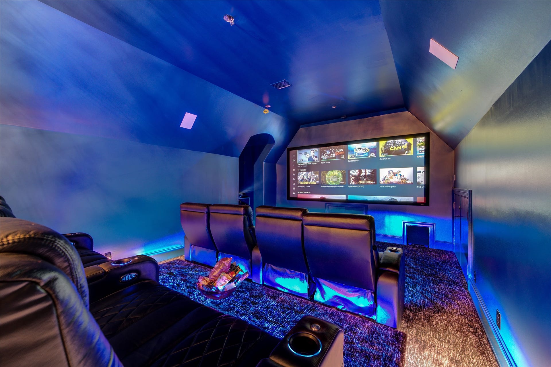 5110 W Oak Mews, Houston, TX 77056 The third floor media room is fully equipped with luxury loungers and a projection TV. Escape to Movie Night in the privacy of your own home.