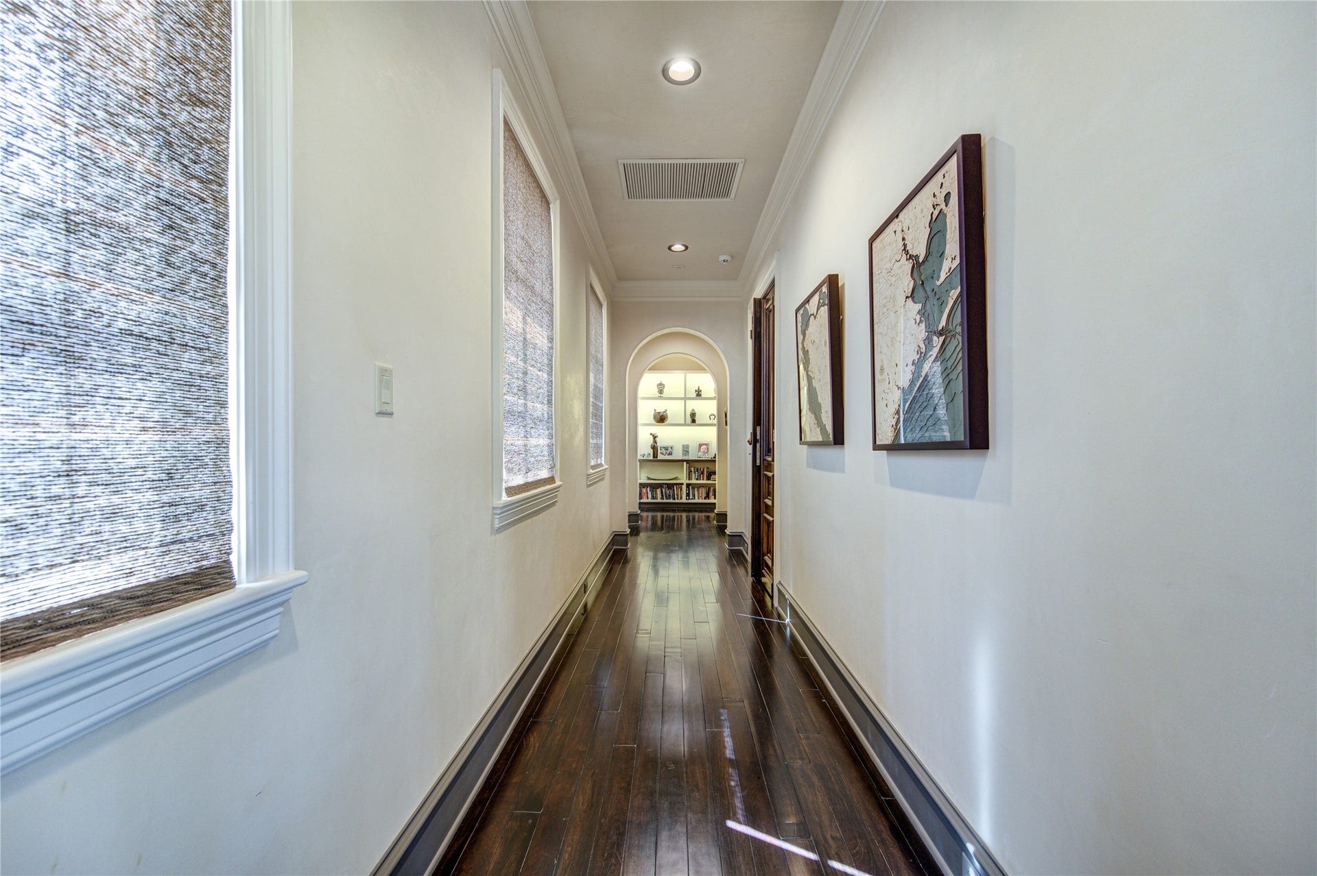 5110 W Oak Mews, Houston, TX 77056 The second-floor gallery is finished with solid hardwood flooring that extends seamlessly throughout both the first and second levels, creating a timeless sense of warmth and continuity. Overlooking the home's elegant architectural details, this refined hallway connects the private living spaces with understated luxury and exceptional craftsmanship.