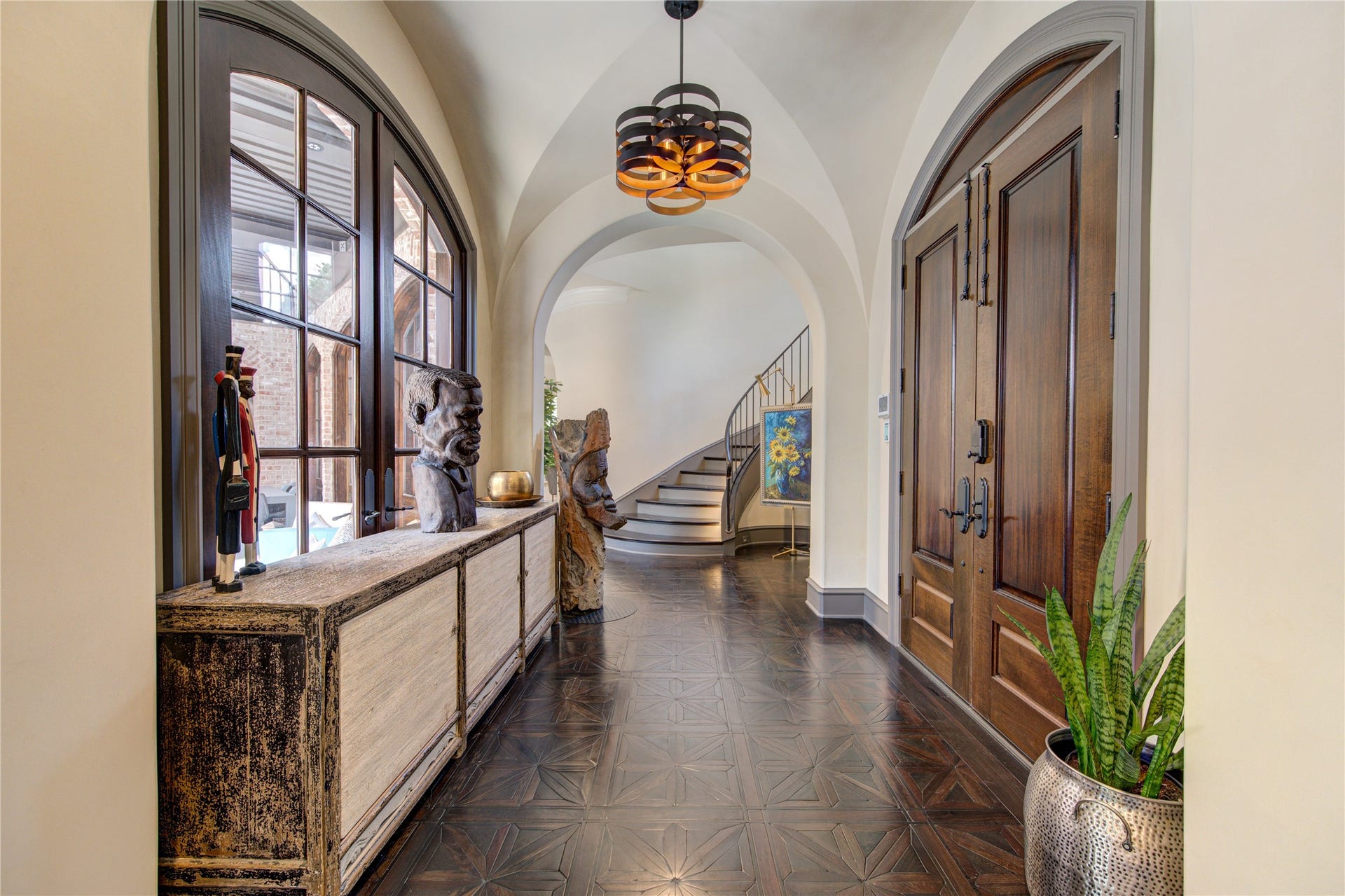 5110 W Oak Mews, Houston, TX 77056 From the moment you enter the double door entry, you will be impressed with the modern sophistication of this home. The luxurious wood floors that flow continuously throughout the downstairs have been hand laid and are not seen in many homes in Houston.