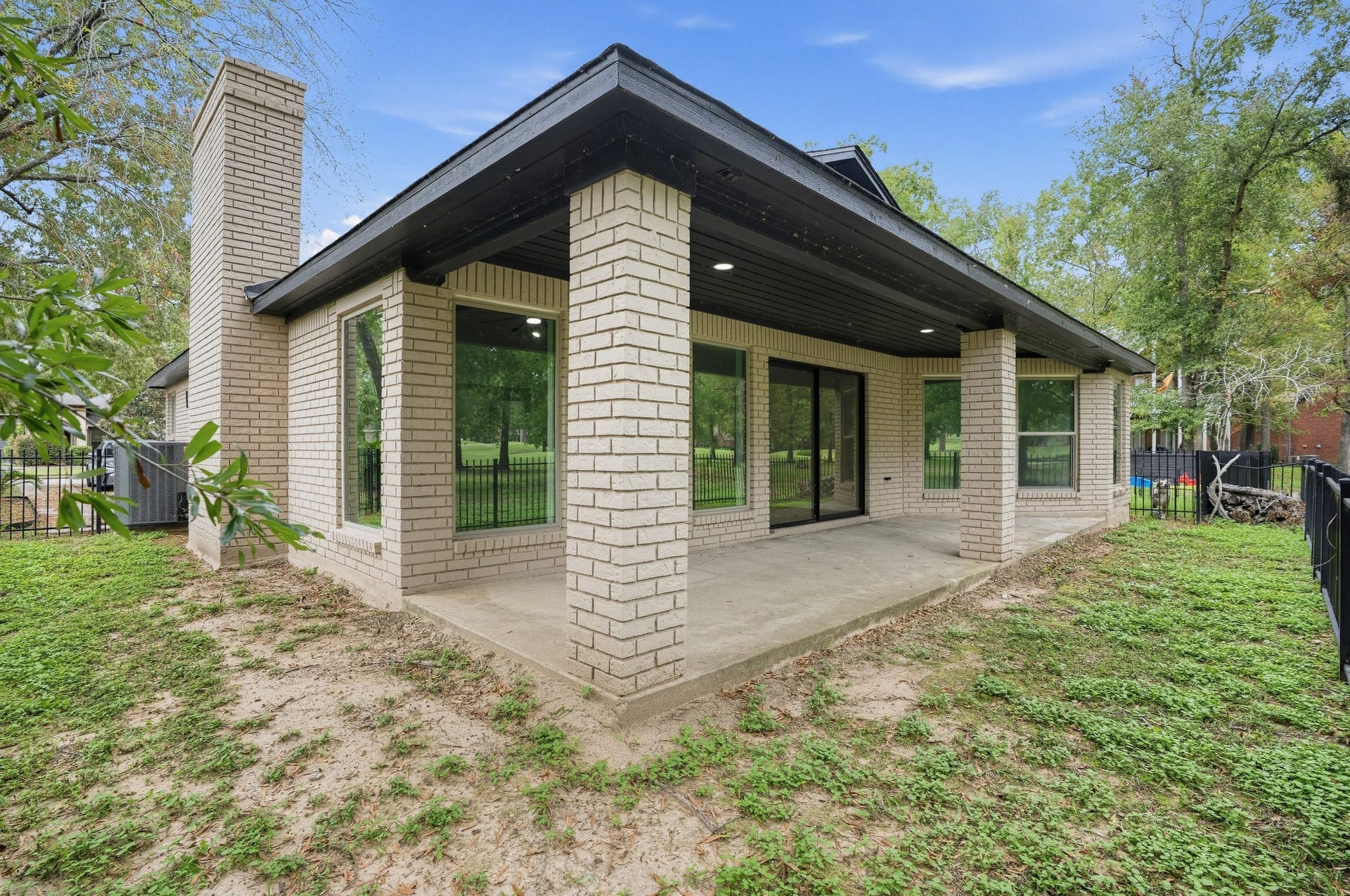 15 Presidio Road, Montgomery, TX 77356 15 Presidio Road, Montgomery, TX 77356