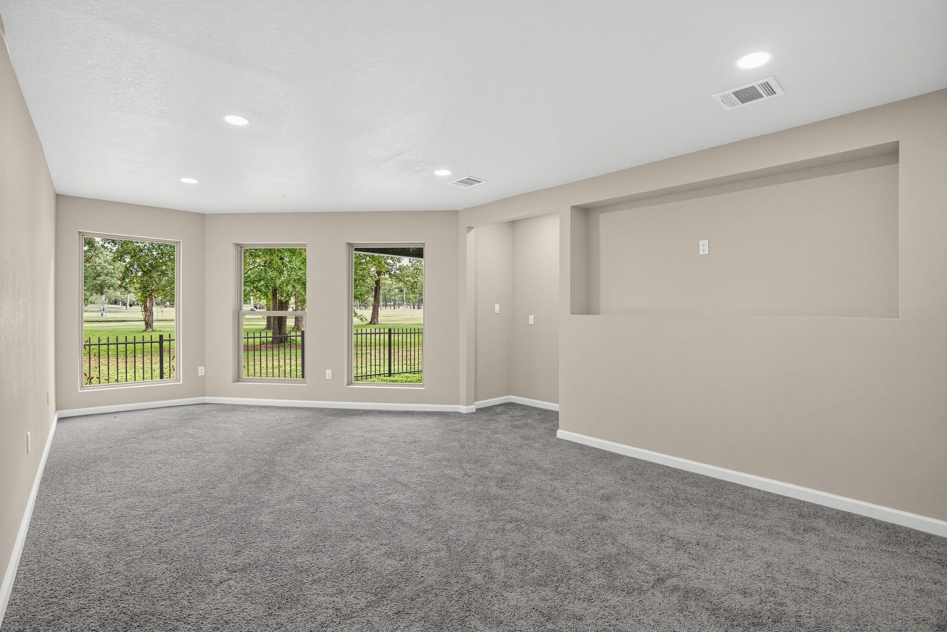 15 Presidio Road, Montgomery, TX 77356 15 Presidio Road, Montgomery, TX 77356